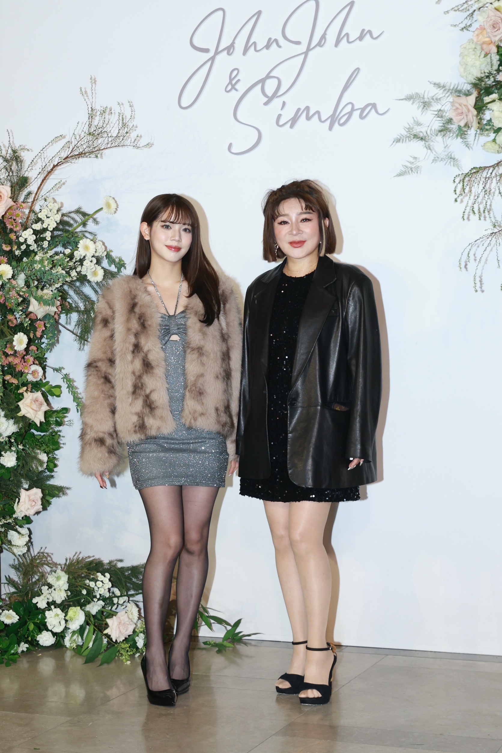 王彩樺帶女兒出席婚禮。