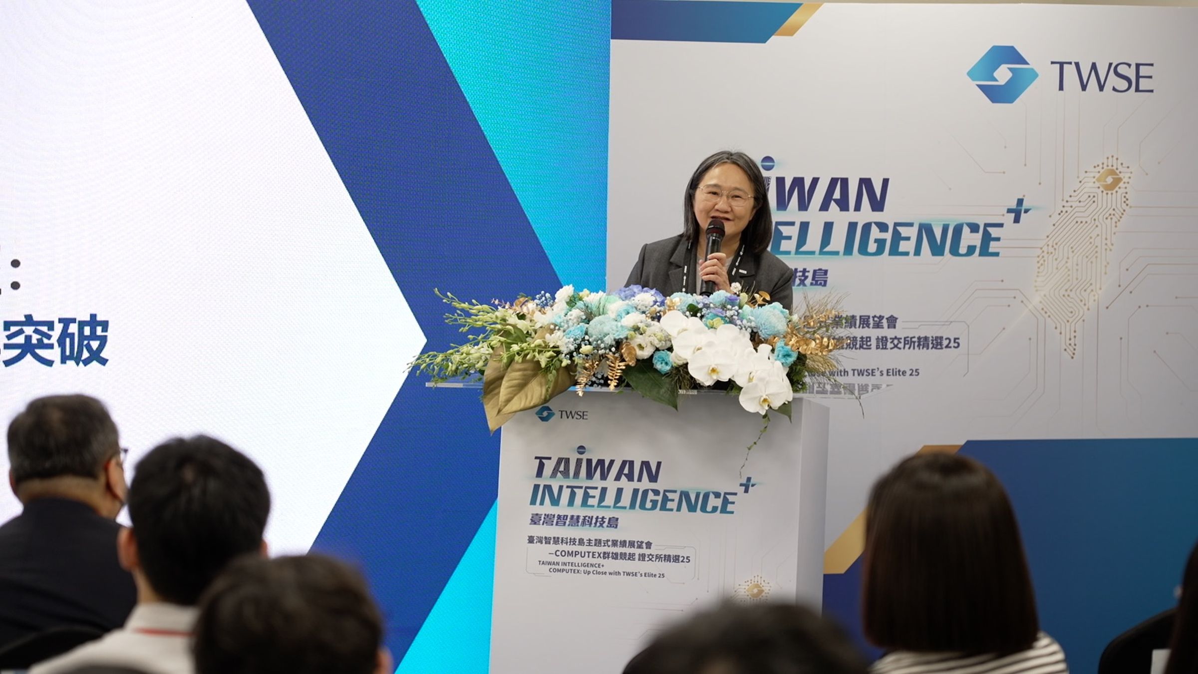 證交所杜惠娟副總經理在「關稅壓力下的創新路徑:臺灣資本市場的因應與突破」演講中指出,儘管短期波動加劇,外資對臺灣市場的長期信賴依然穩固,外資持股比重長期維持在四成以上,顯示國際投資人對臺灣產業體質與資本市場深具信心。