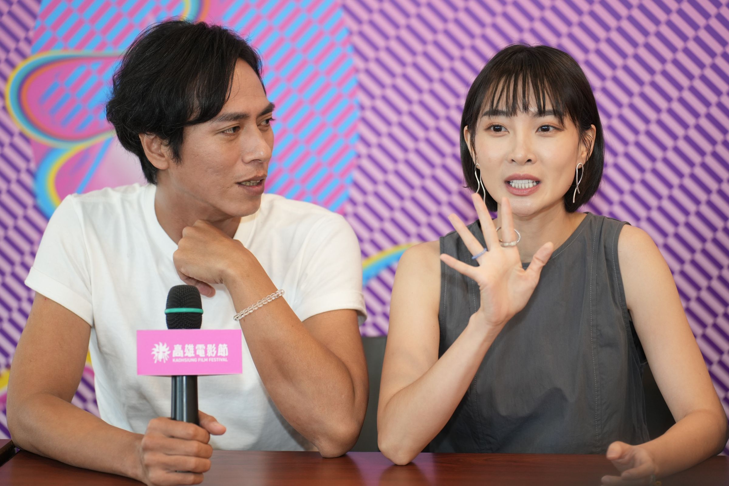 李亦捷很喜歡和小朋友玩,莊凱勛計劃和老婆出遊時,「丟包」小孩請李亦捷照顧。(高雄電影節提供)