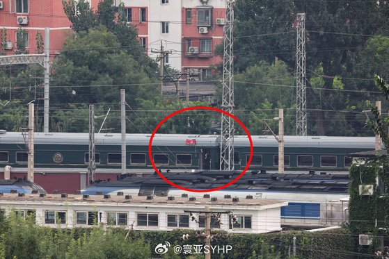 北韓領導人金正恩2日搭乘防彈列車抵達中國北京，預計出席明日的九三閱兵。（翻攝微博）