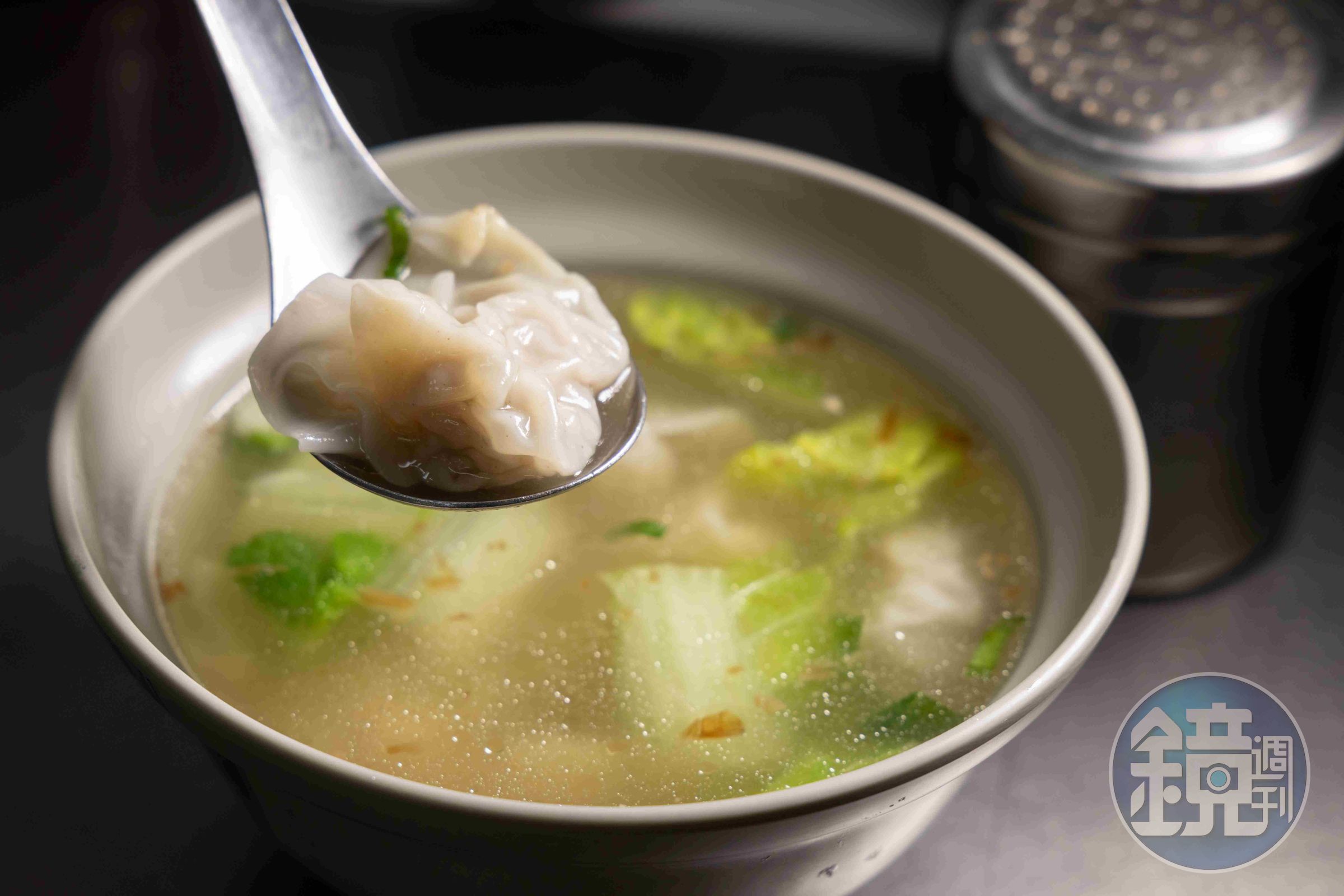「餛飩湯」是很家常耐吃的口味。(40元/碗)