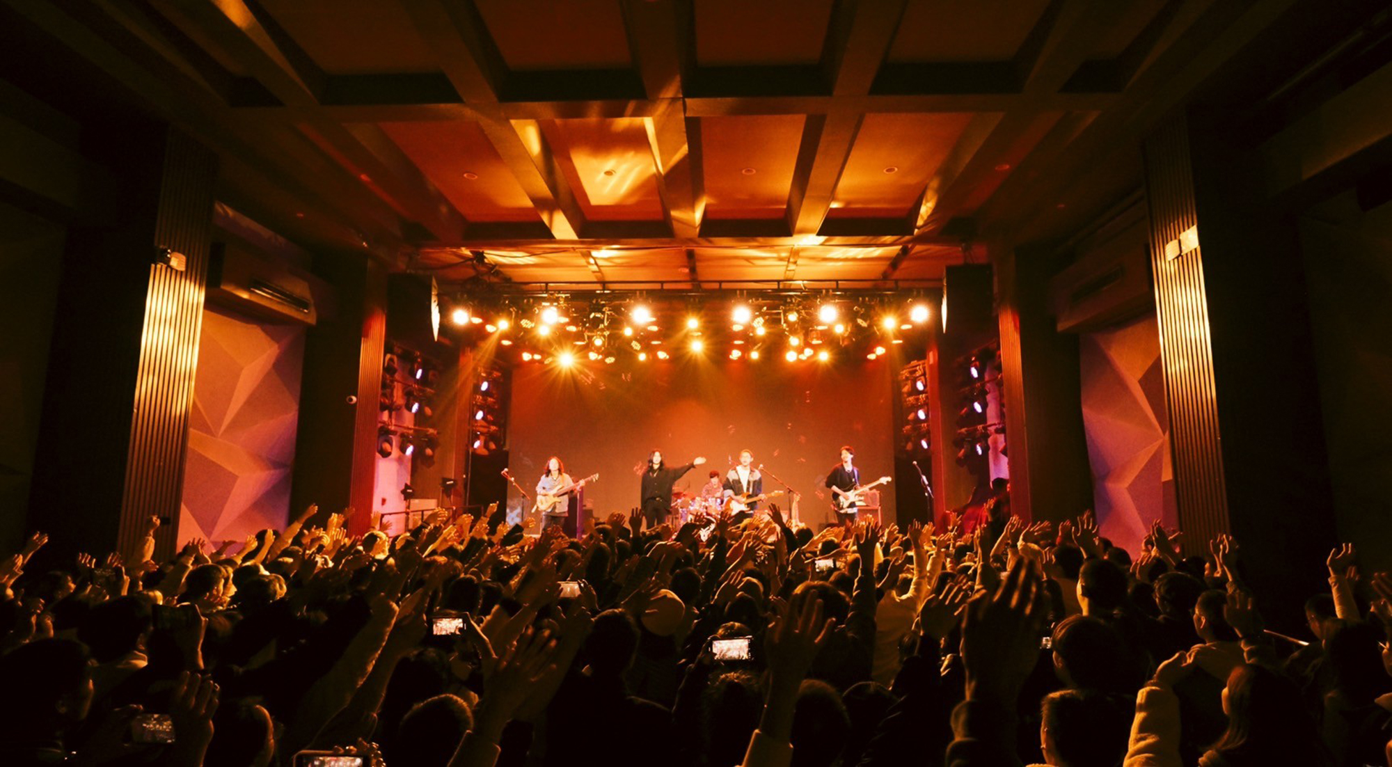 麋先生新專輯演唱會一連巡演8城開唱，累到全員掛病號。（相信音樂提供）