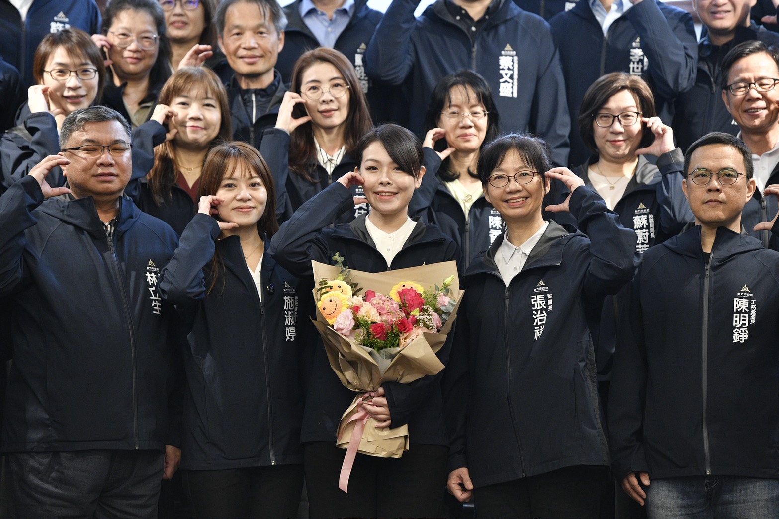 新竹市長高虹安，今（18日）日上午正式回到新竹市政府辦理復職手續。（鏡報李智為攝）