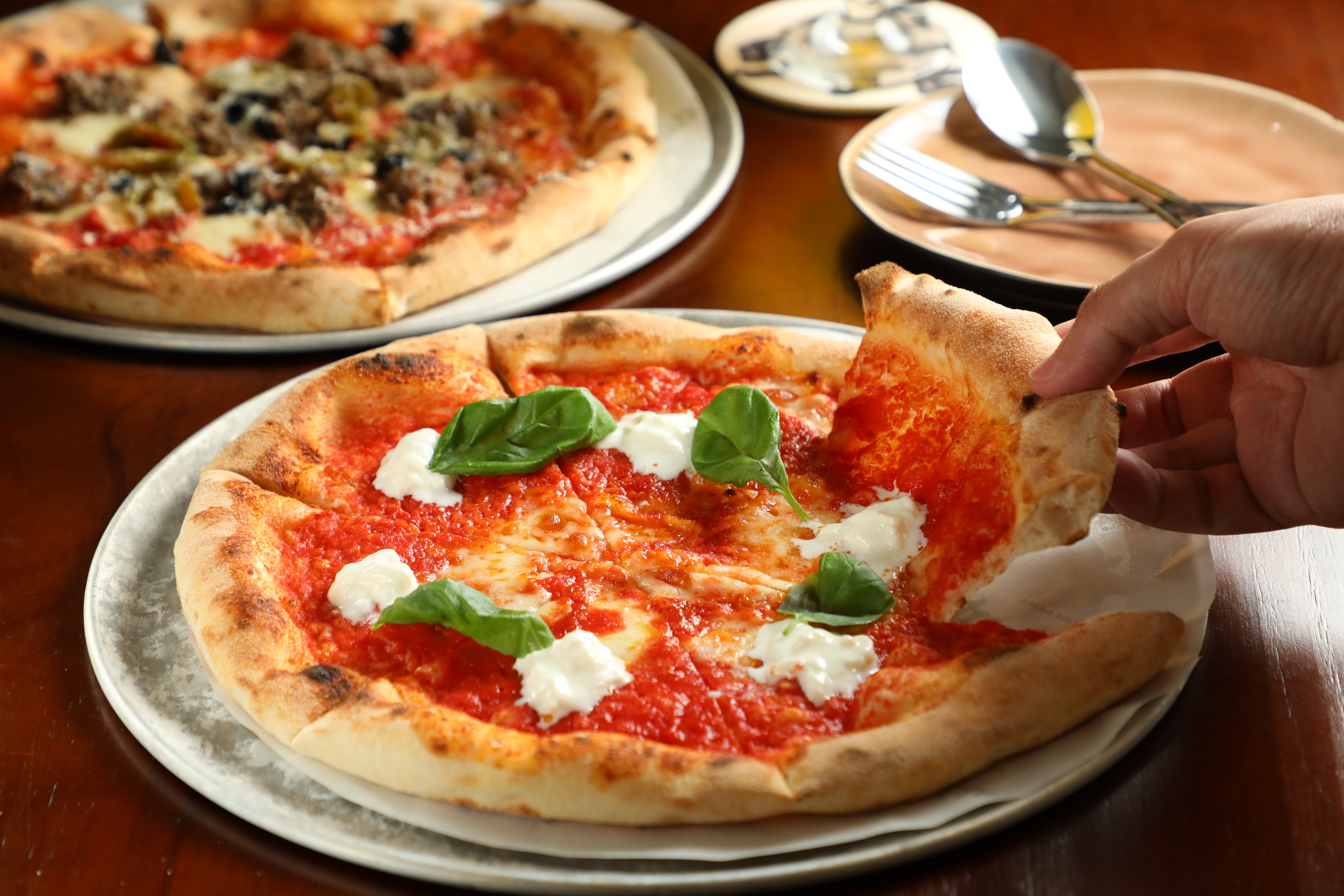 墾丁大街上新開幕的「瓜瓜披薩」，販售各式口味的義式窯烤披薩。