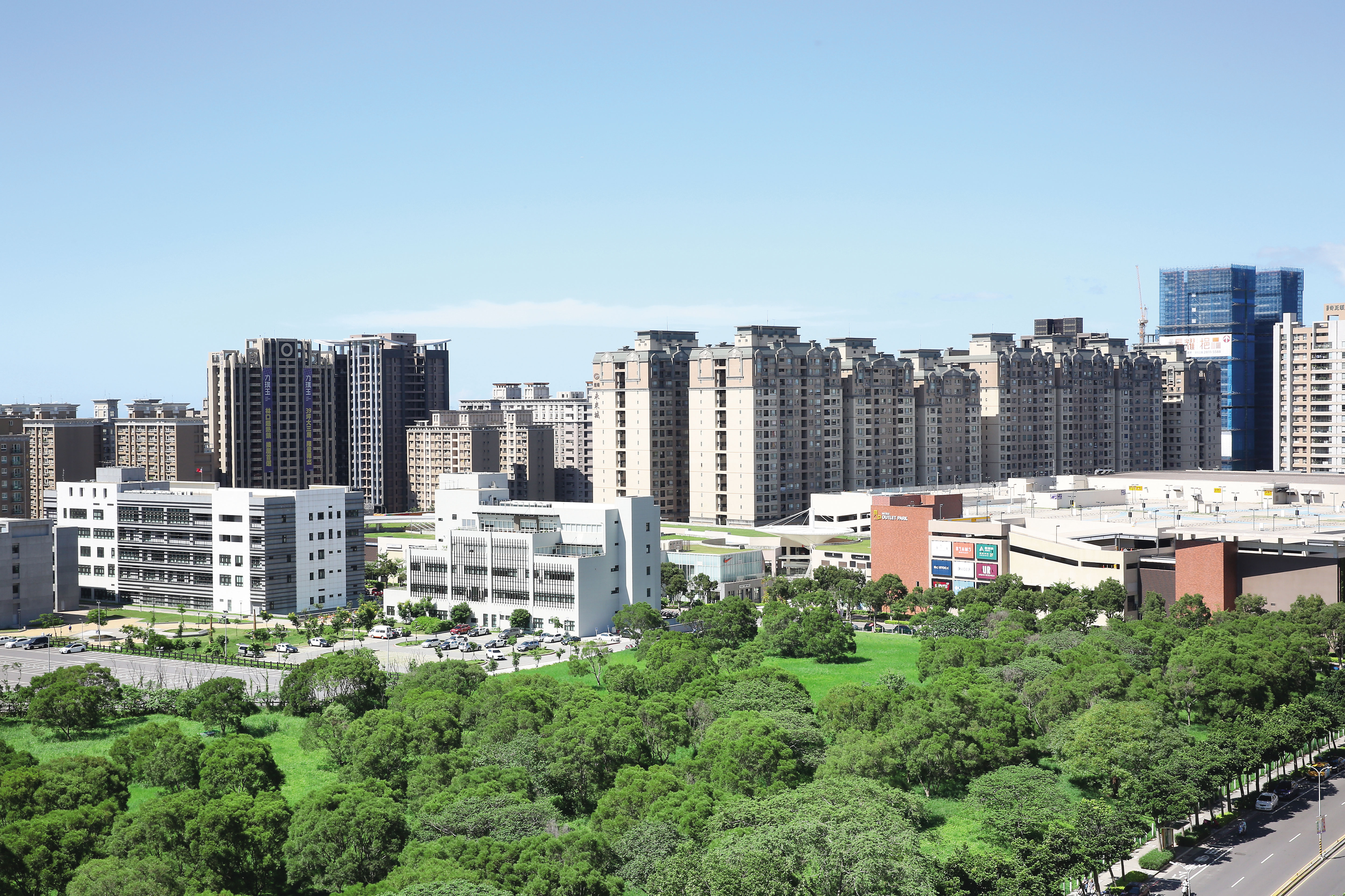 林口的街廓整齊、屋齡新、綠化多,是港人移民台灣最喜愛居住的地方,號稱「小香港」。