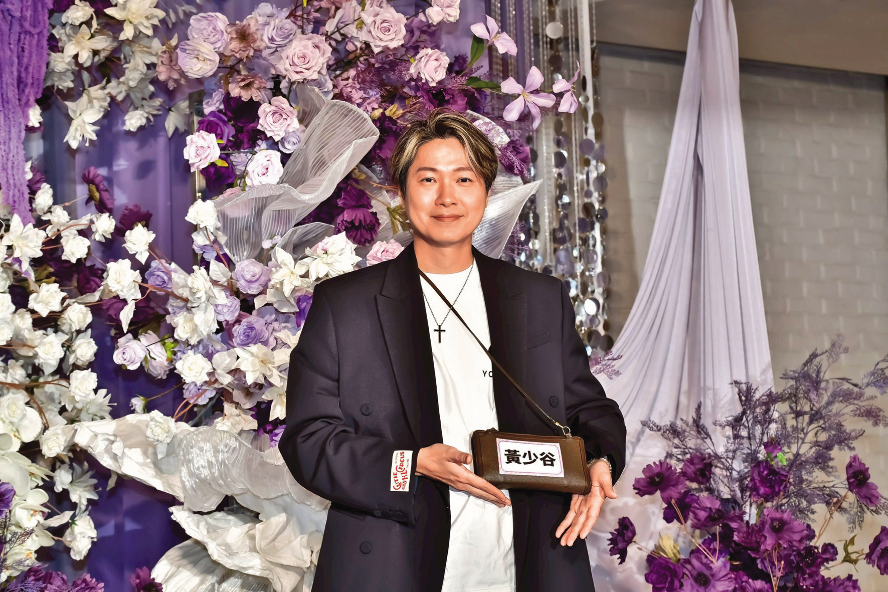 黃少谷隻身參加賴慧如婚禮，卻因誤拿喜餅，遭誤會偷竊。（翻攝自民視八點檔臉書）