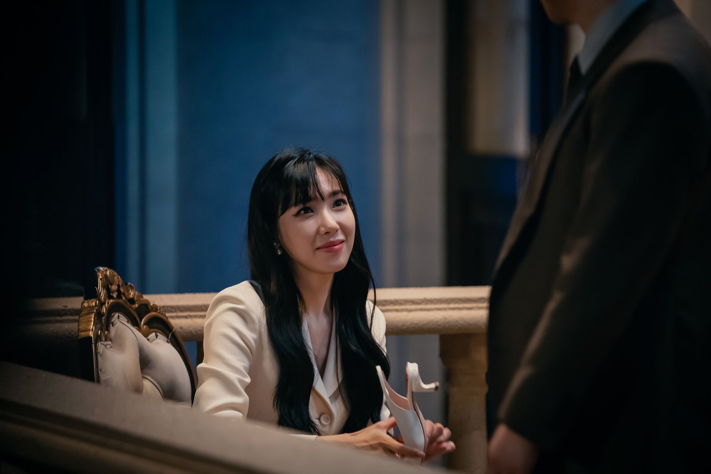 少女時代成員Tiffany在《逆貧大叔》甫登場即秀出流利英文對白。(Disney+提供)