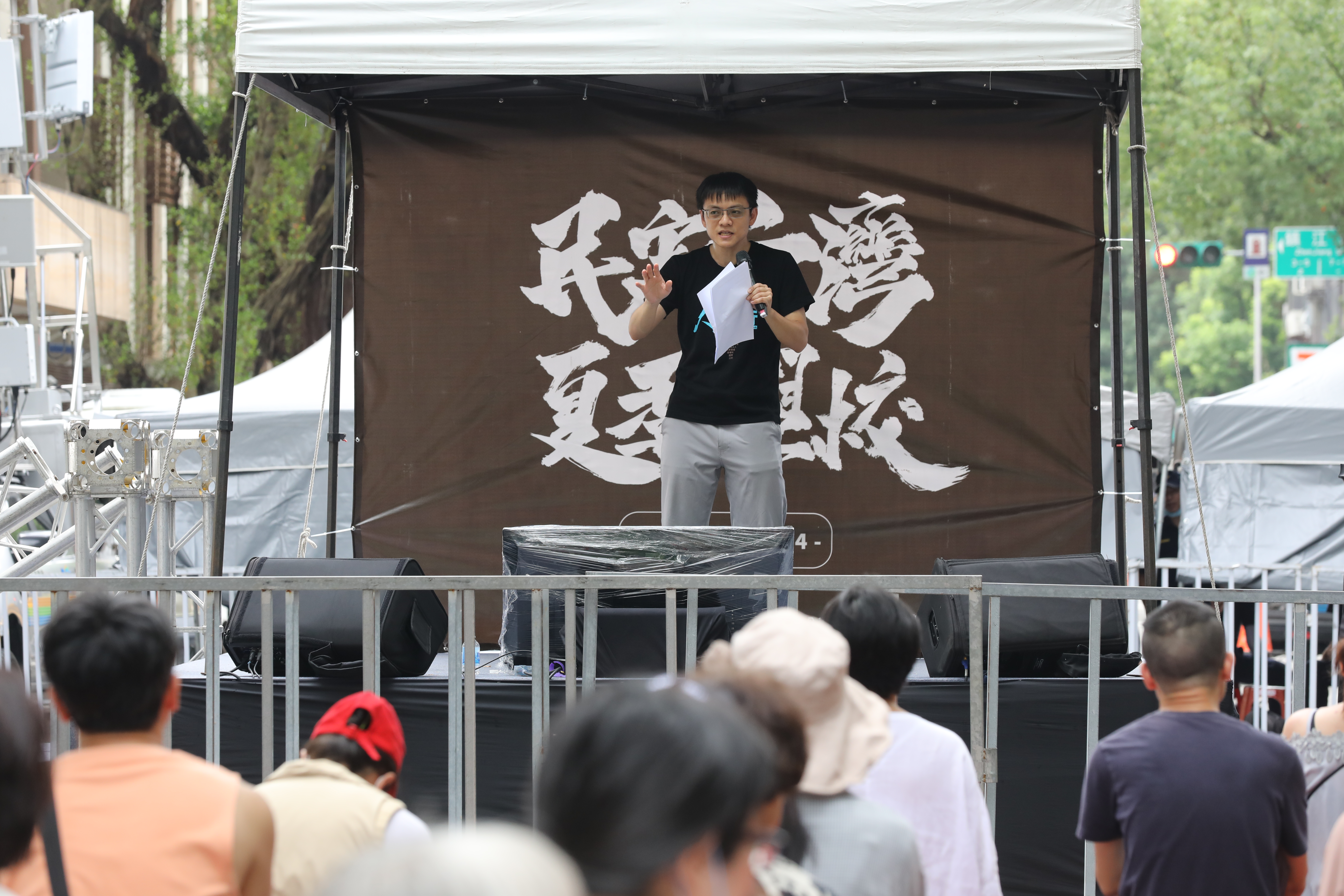 針對國會改革法案將覆議表決,公民團體19日也發起青鳥行動重返立院活動。