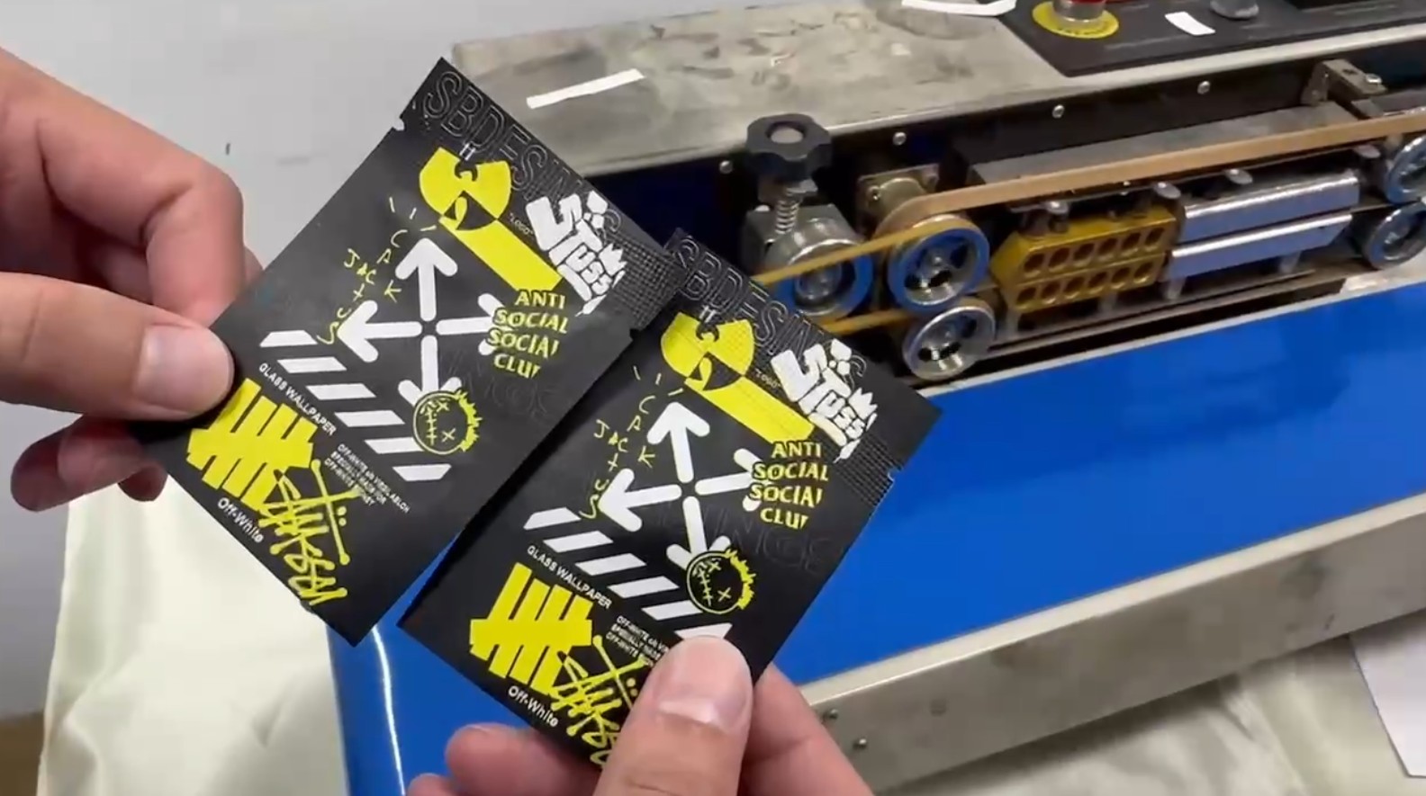 查獲毒品咖啡包製造上游工廠。（翻攝警方影片）