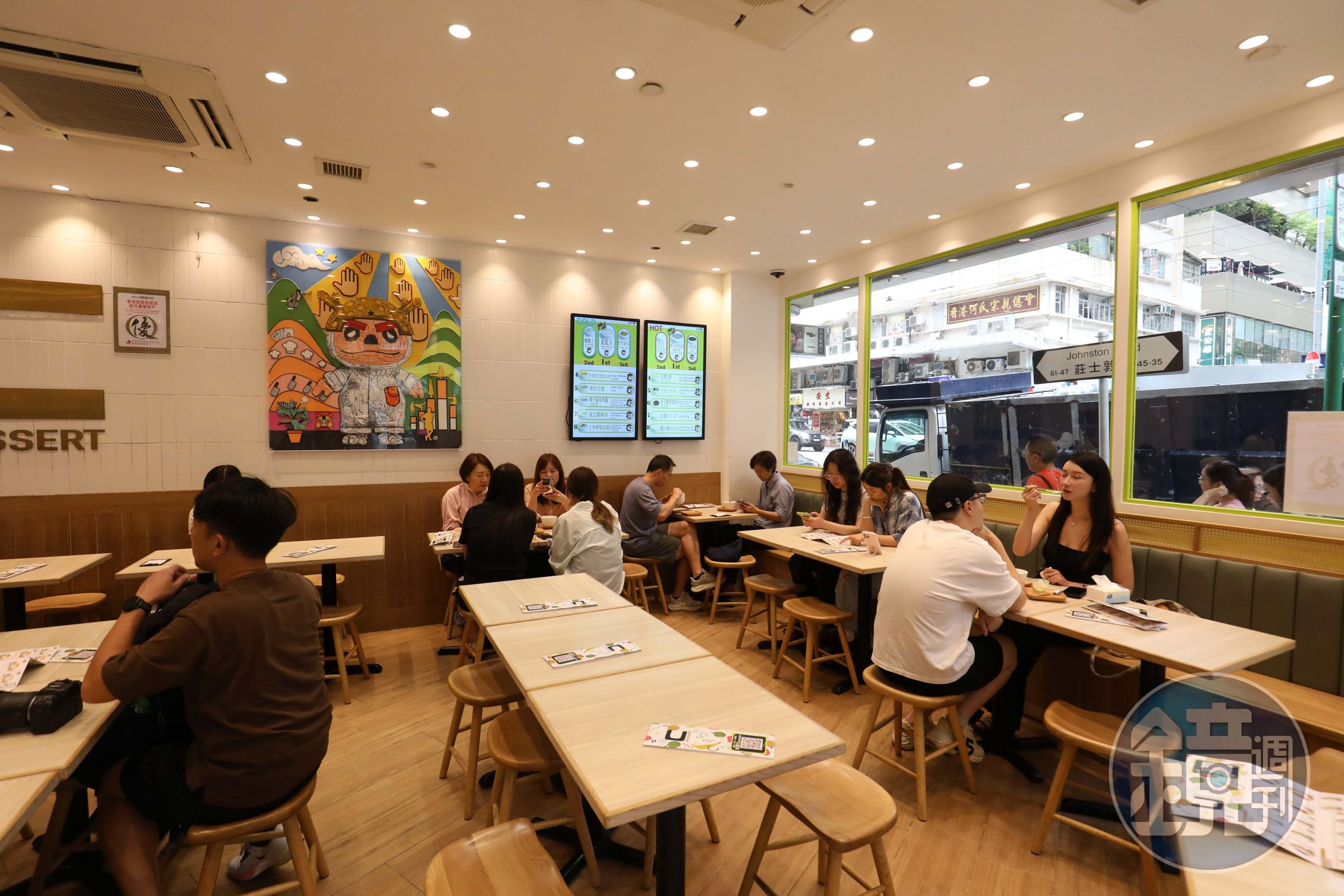 空間明亮寬敞，冷氣也很強，夏日走進店裡吃一碗冰，正好降降溫。