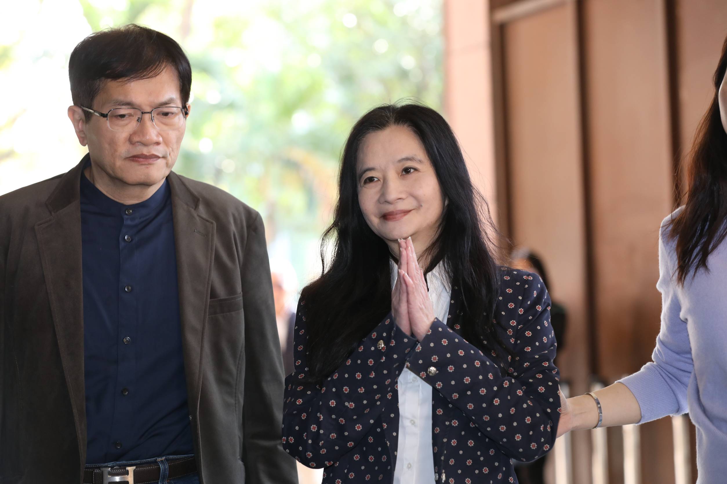應曉薇3,000萬元交保。