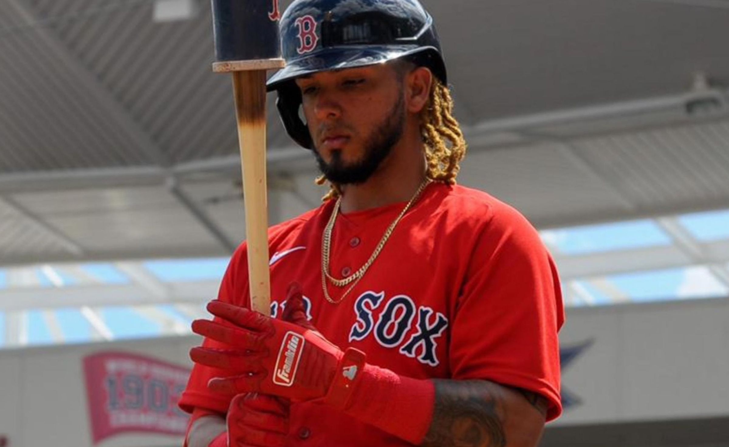 曾效力於MLB的巴拿馬選手阿勞伍茲在比賽中和總教練發生衝突。(翻攝自臉書)