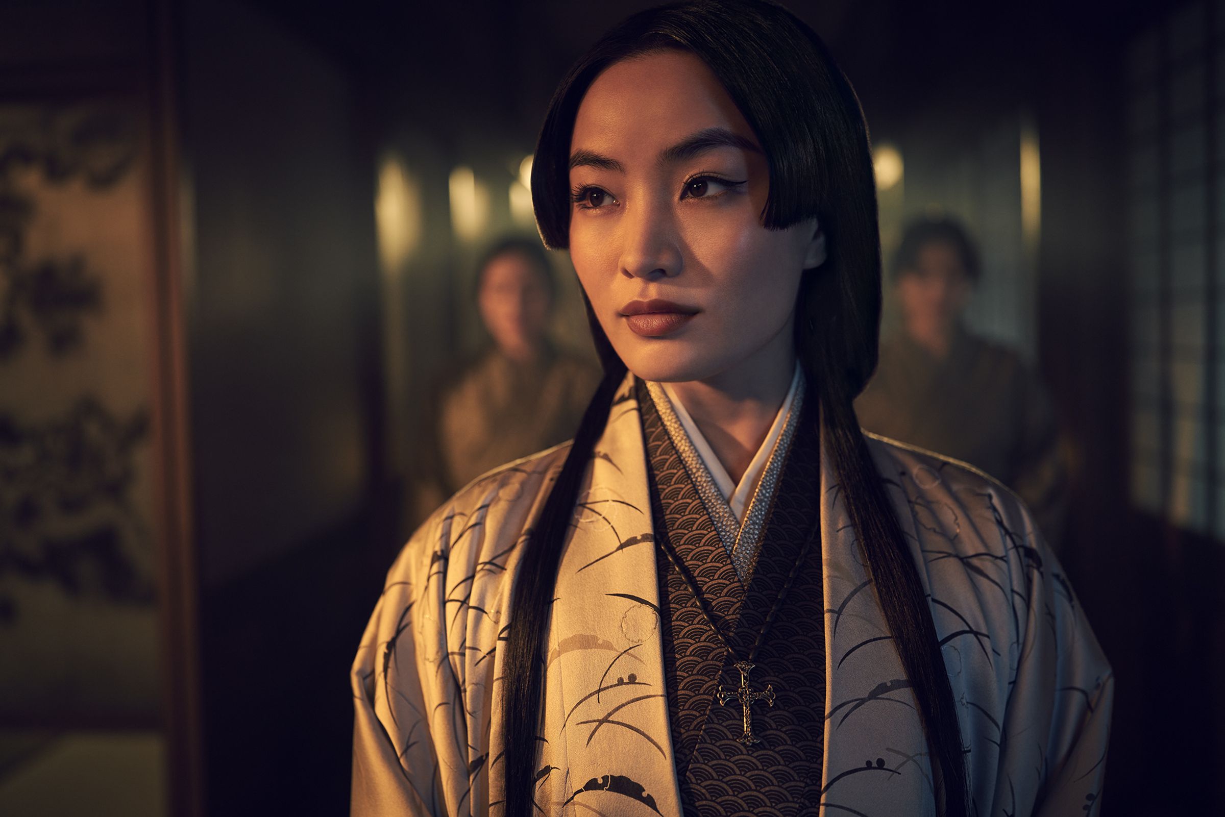 澤井杏奈在劇中發揮語言長才，擔任真田廣之與柯斯莫賈維斯的翻譯。（Disney+ 提供）