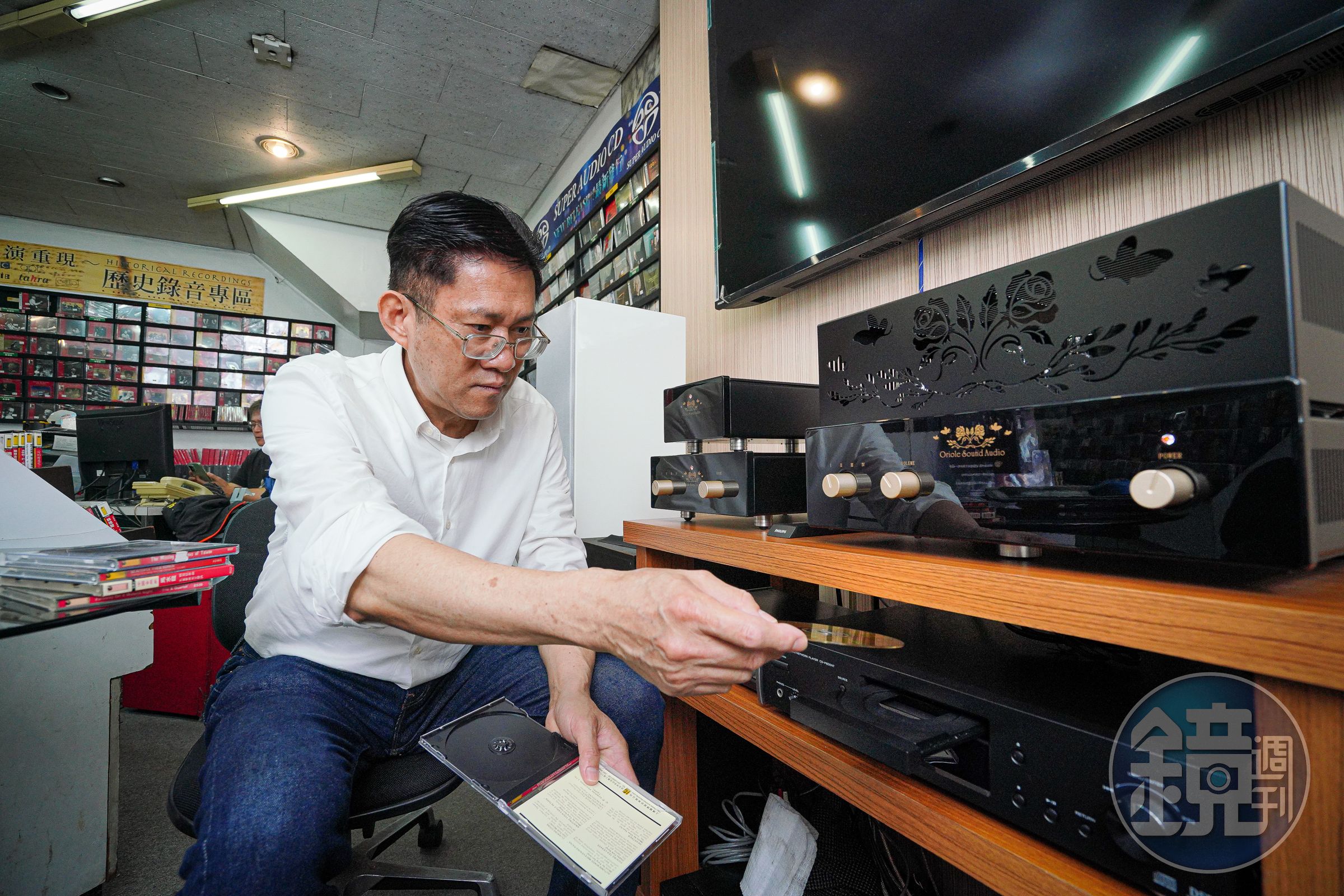 上揚唱片前身是「光陽電器行」，賣家電與音響，為了服務音響的客人賣黑膠唱片，1967年成立上揚音響唱片。