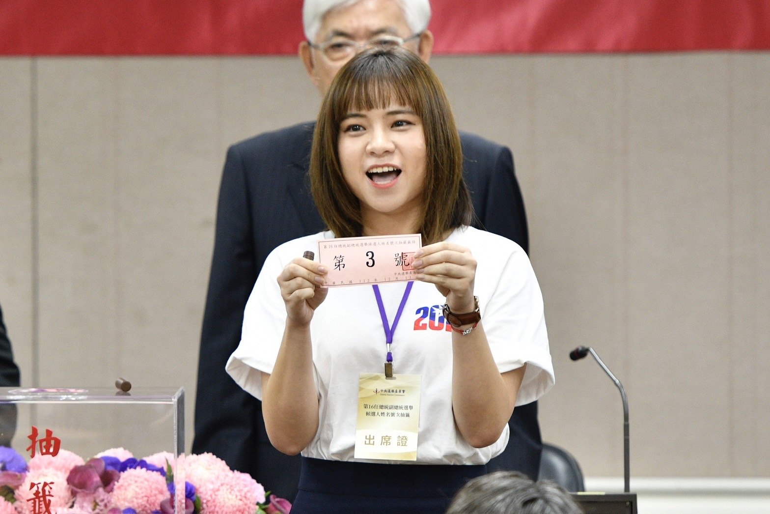 李利貞擔任代表抽出3號。