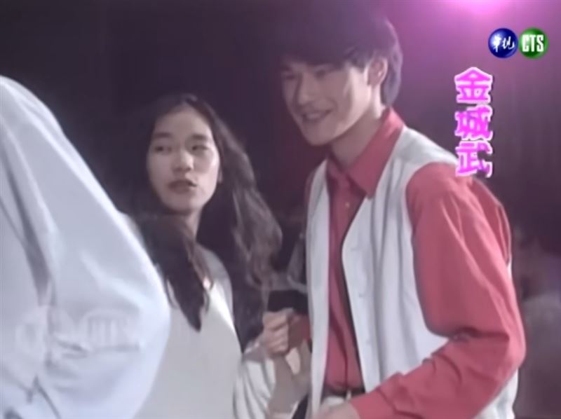 金城武出席邰智源婚禮讓網友們有機會看到當年的青澀模樣。（翻攝自華視懷舊頻道YT）