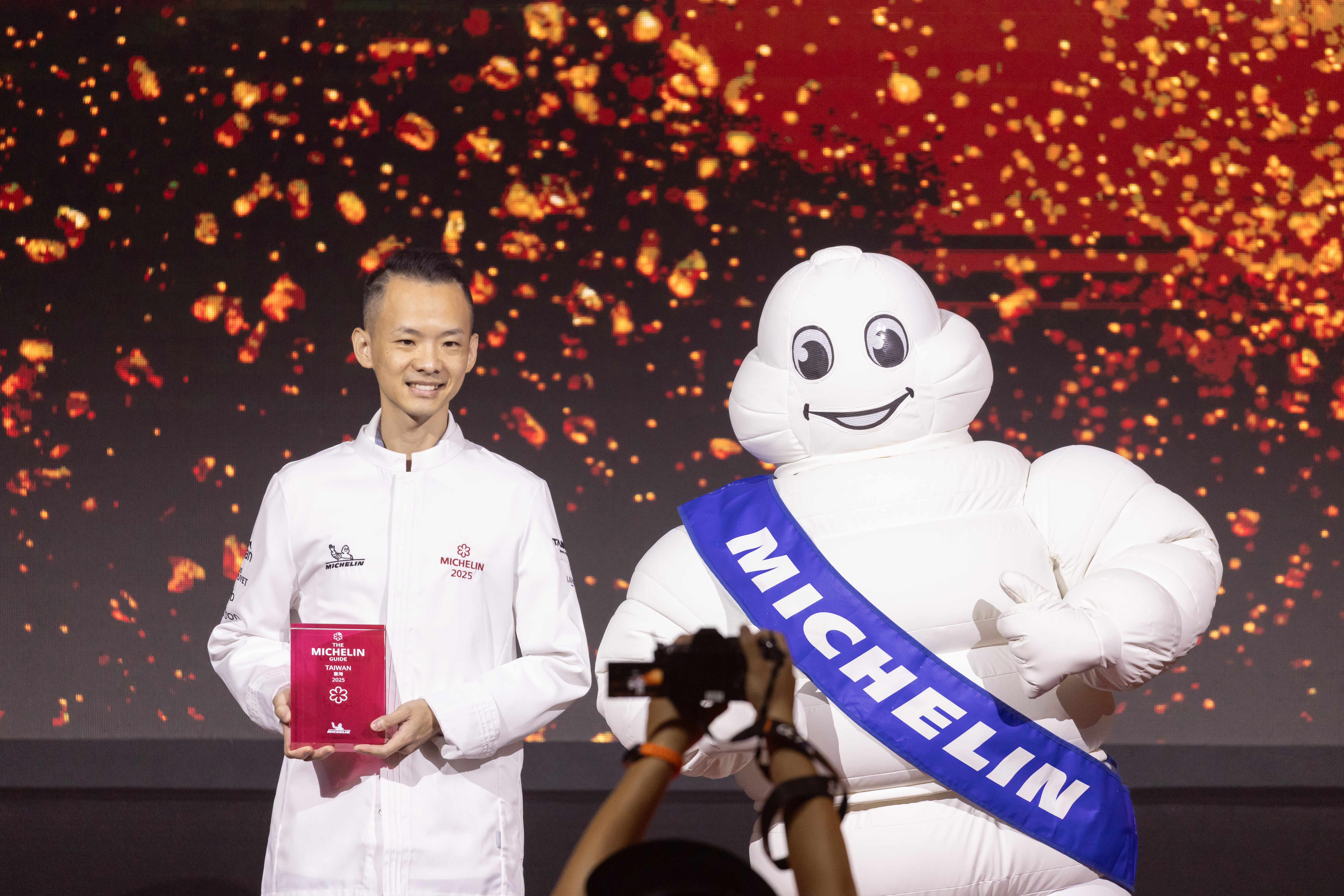蔡中和是南台灣近年迅速崛起的新銳主廚之一，2023年春天開張了第一間完全依自己心意打造的Fine Dining餐廳「方蒔」，2025年拿下一星。