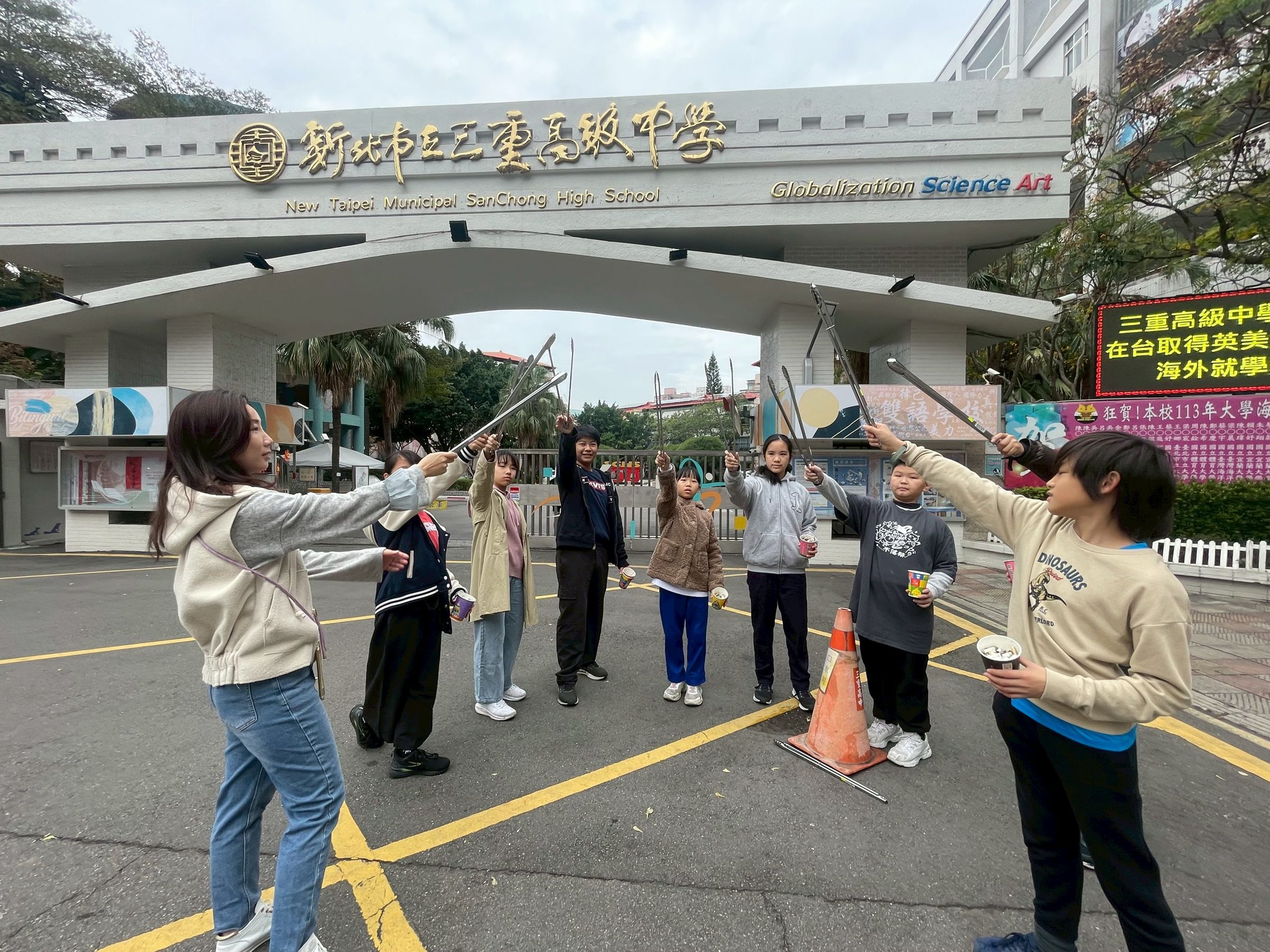 除了街頭行動,不落蒂聯盟也積極推動社會對話。今年在三重高中舉辦「兒童行動論壇」,邀集10個兒童團體、近400人參與,並有加拿大分隊線上共襄盛舉。(不落蒂聯盟提供)