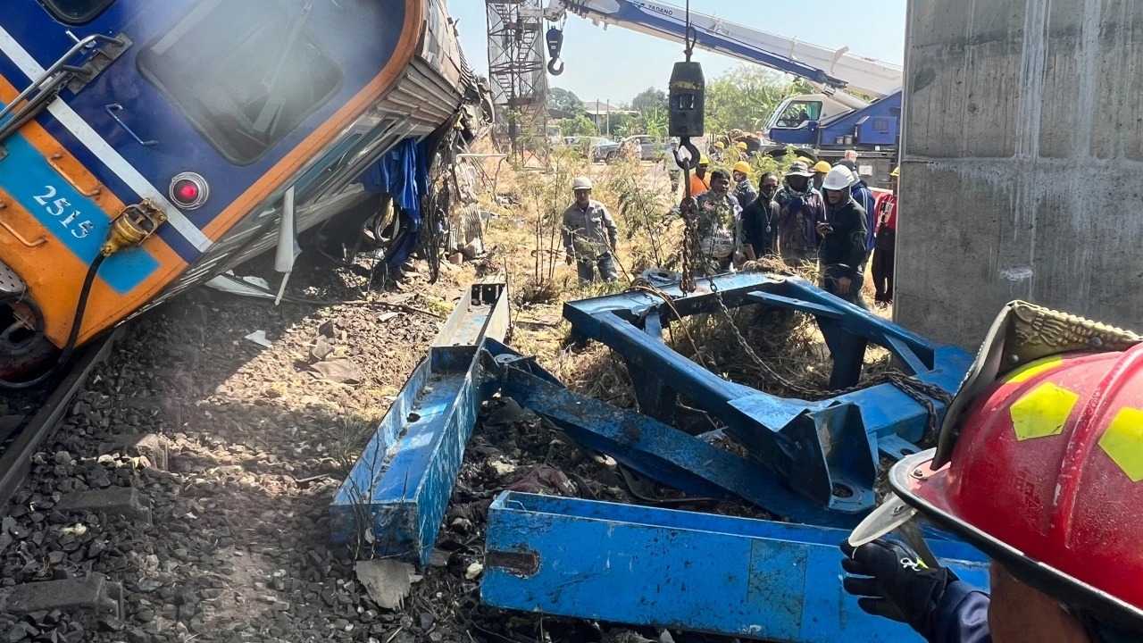 泰國呵叻府發生一起駭人聽聞的重大交通工安意外。（翻攝自https://www.thairath.co.th/news）