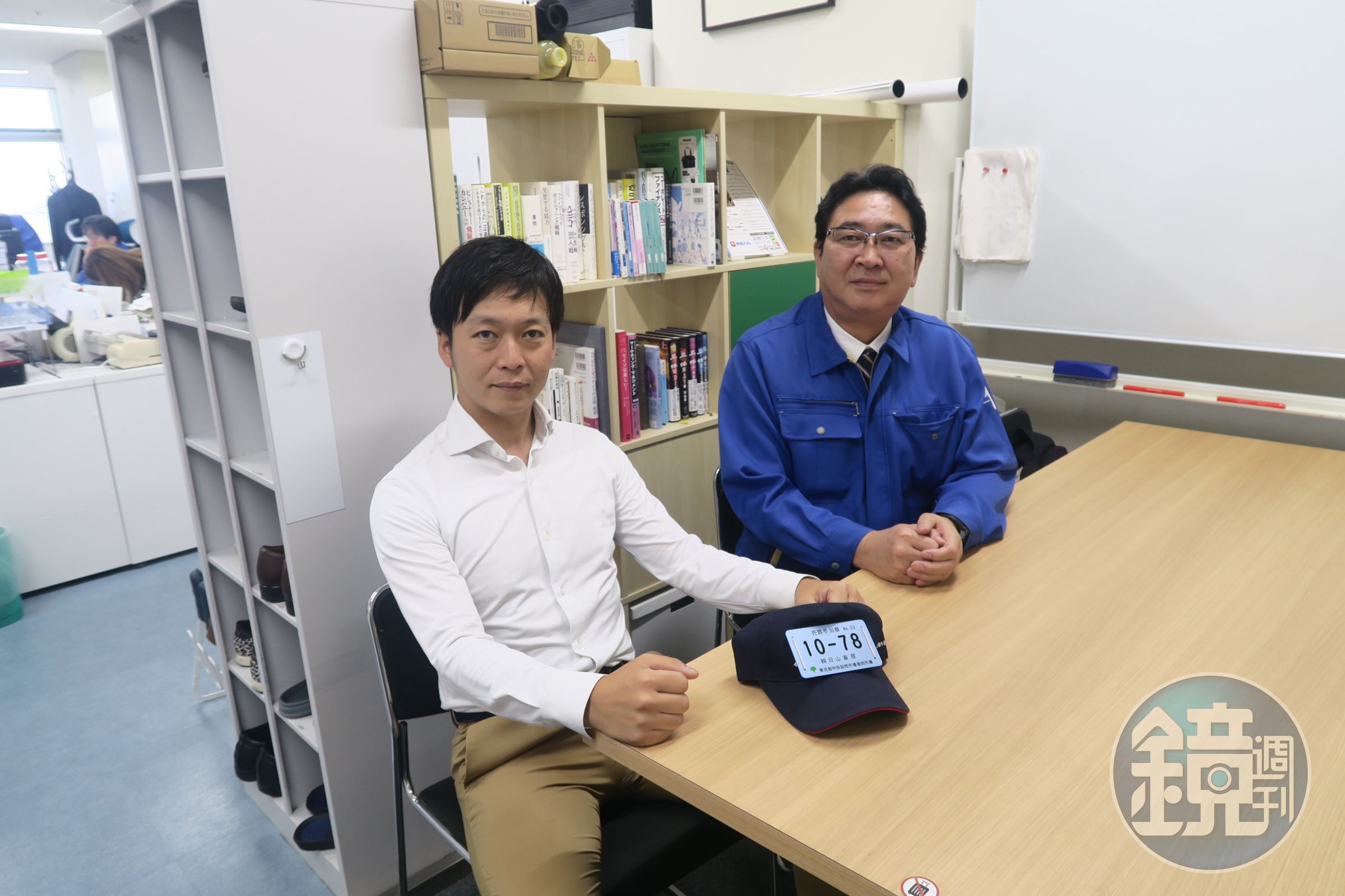 目前日山畜產連同社長村上聖(左)、渡邊正人(右)在內,共有三位和牛鑑定專家。