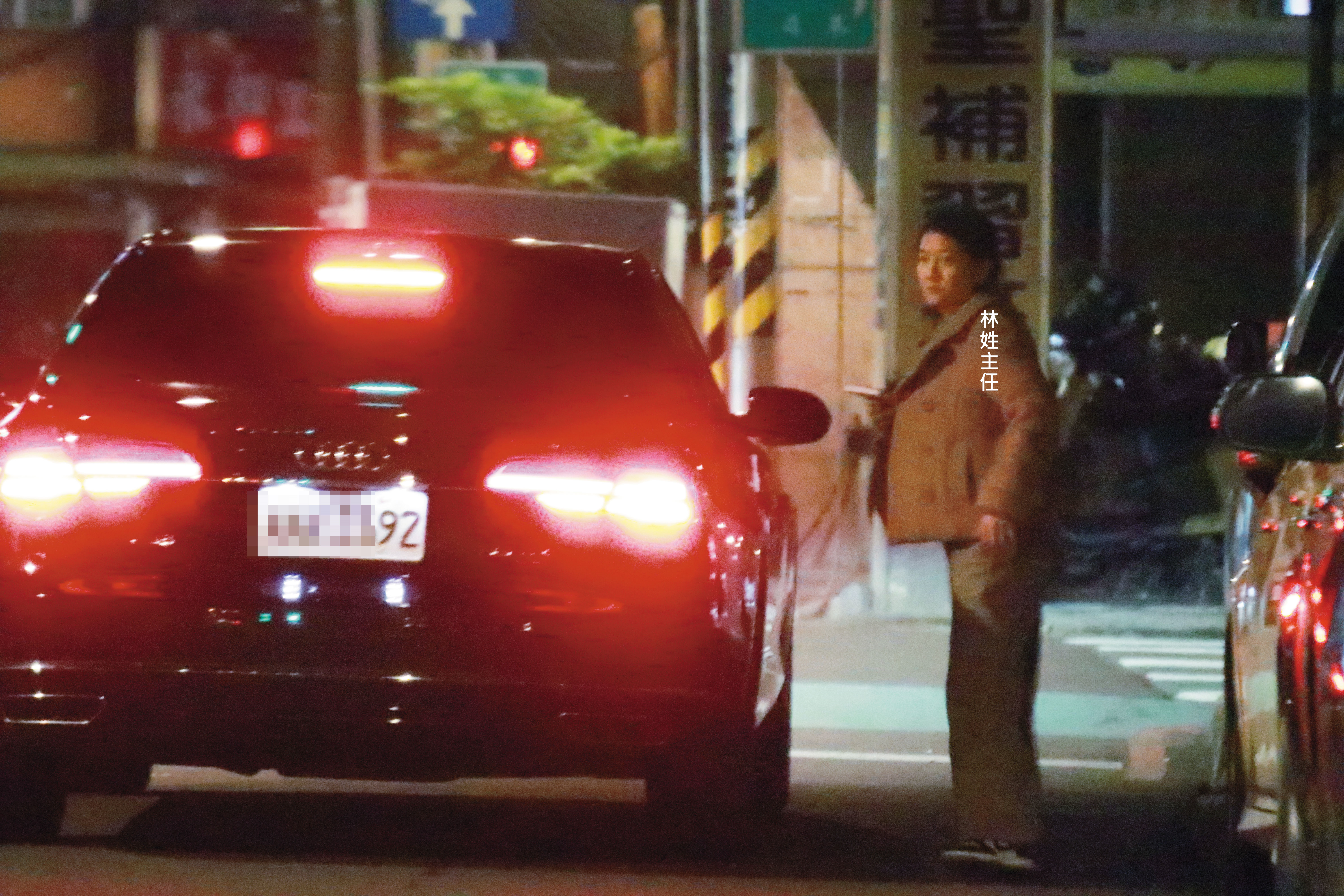 23:25 林姓主任自江啟臣座車下車。