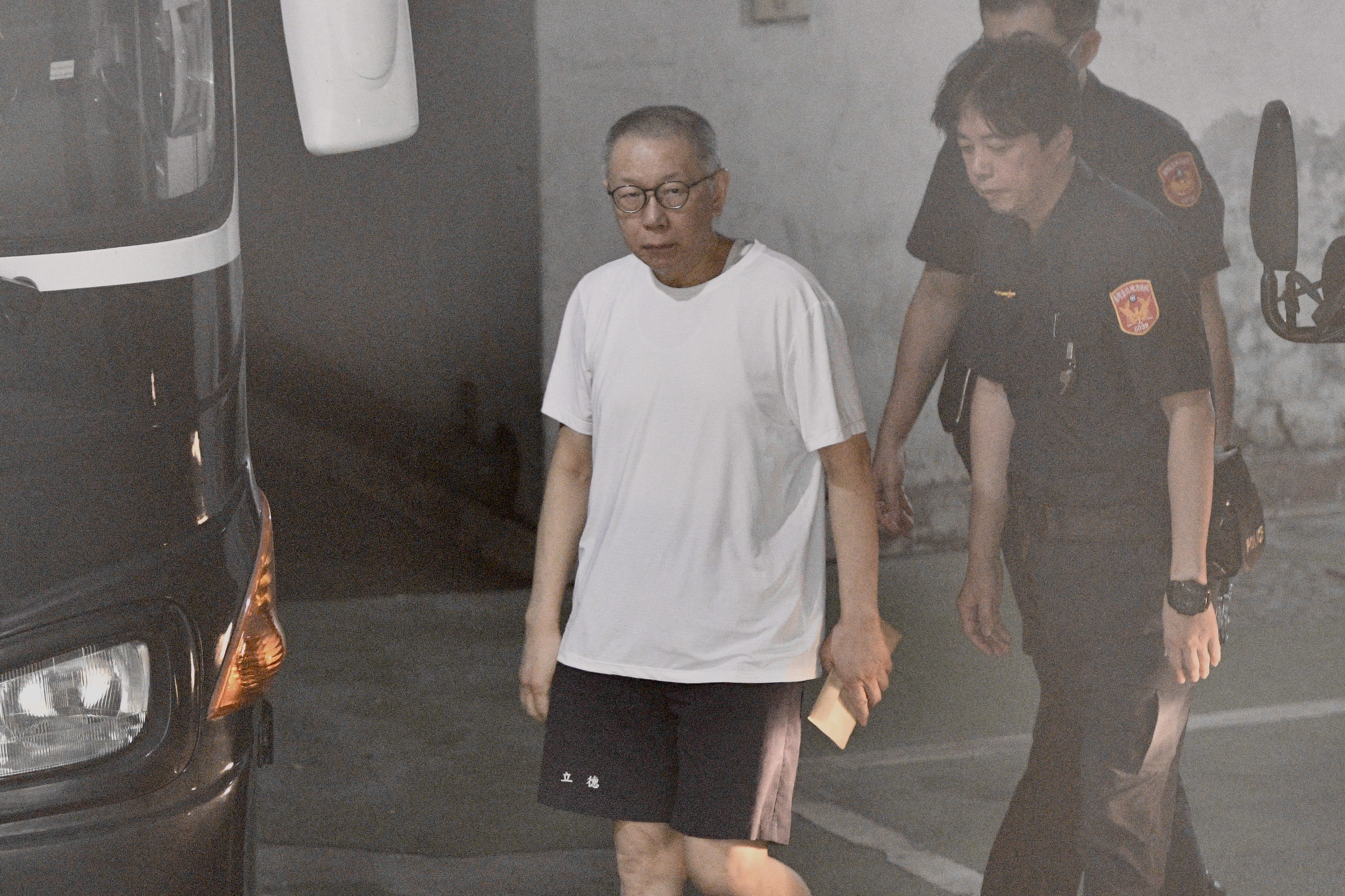 柯文哲7000萬元交保，將先在北檢外發表談話並向支持者致意，隨後返回新竹老家與母親團聚。（鏡報李智為）