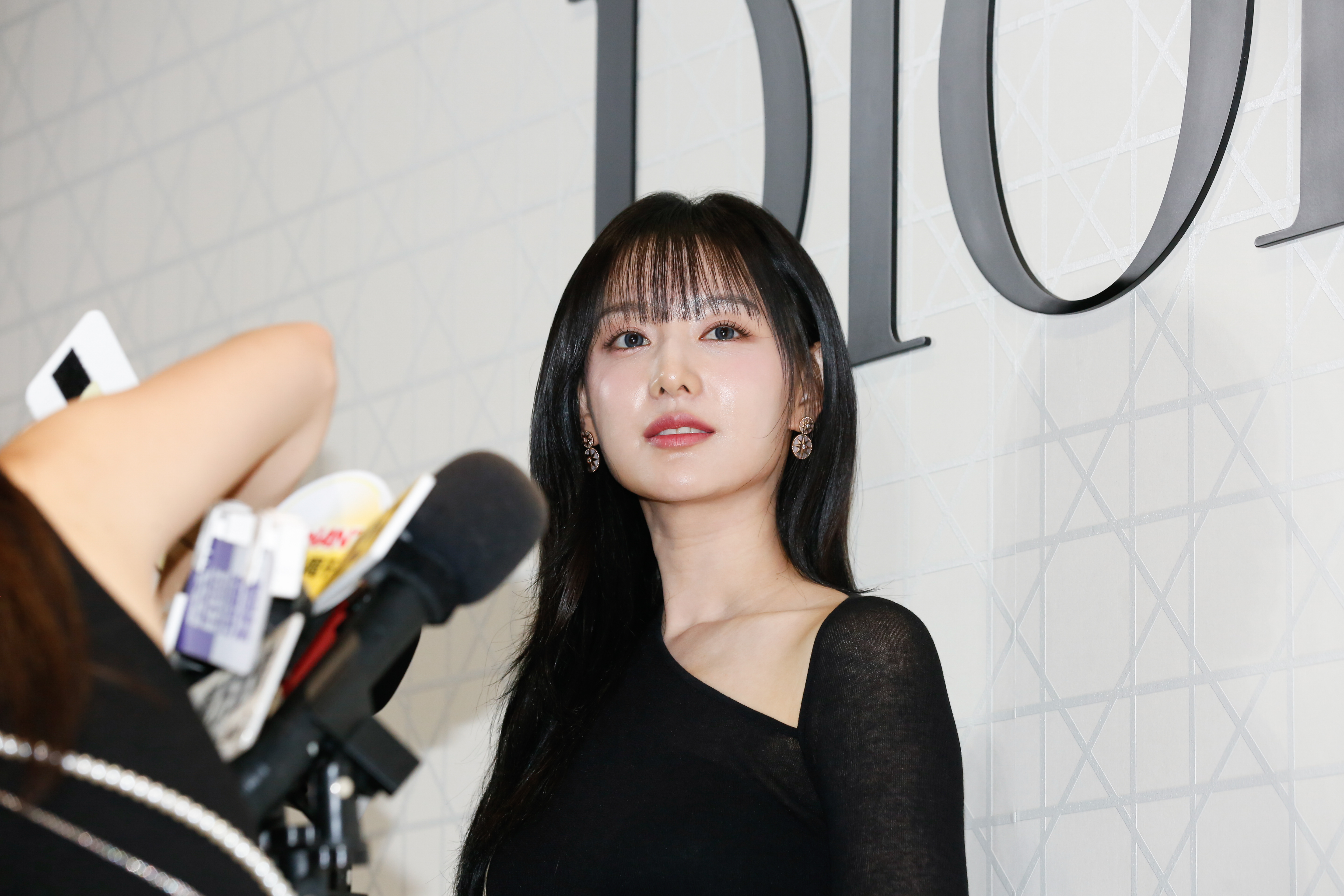 金智媛每個神情都好美。