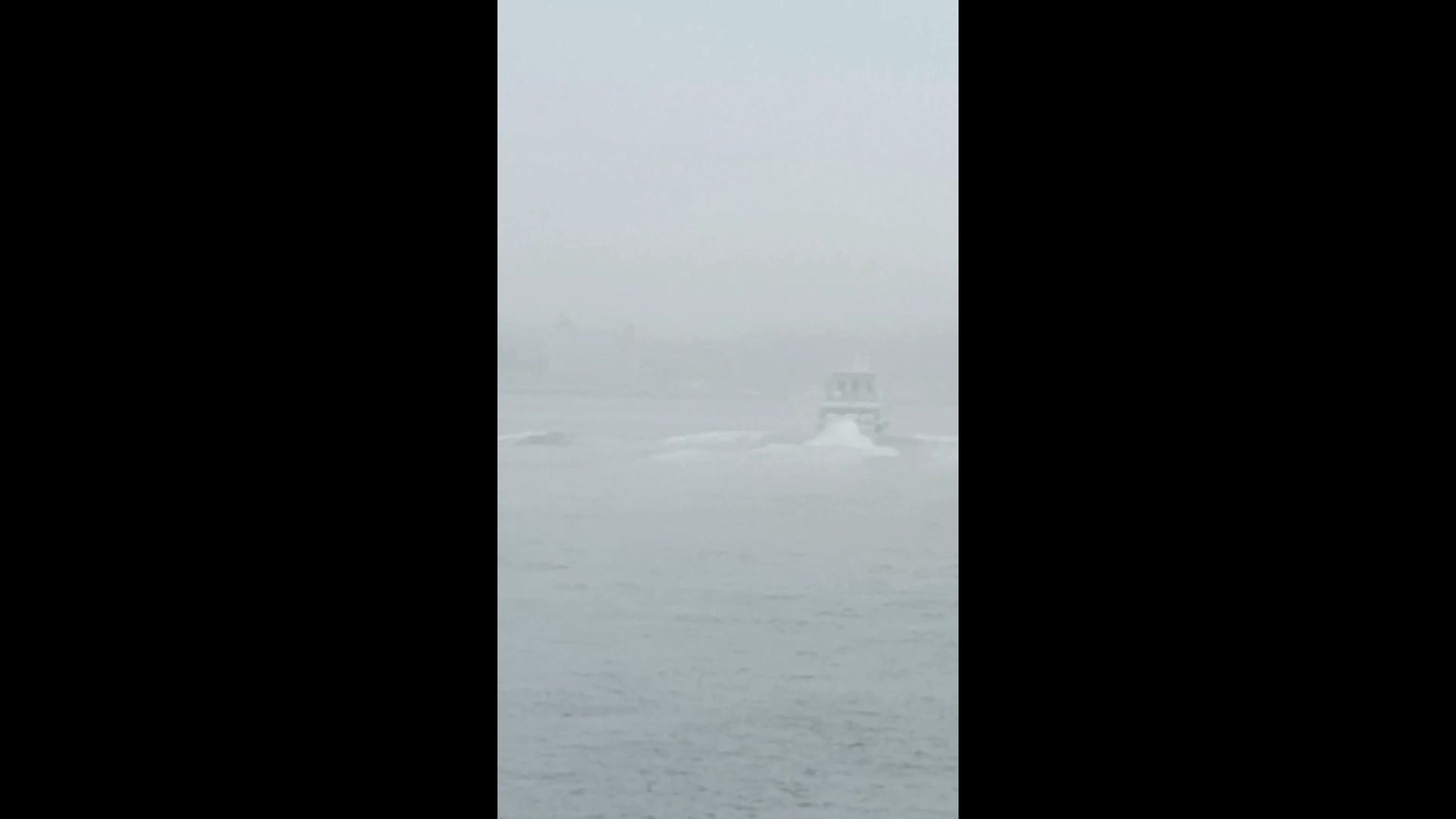 大陸6名海警今天下午突然登檢金門遊輪。（海巡署提供）