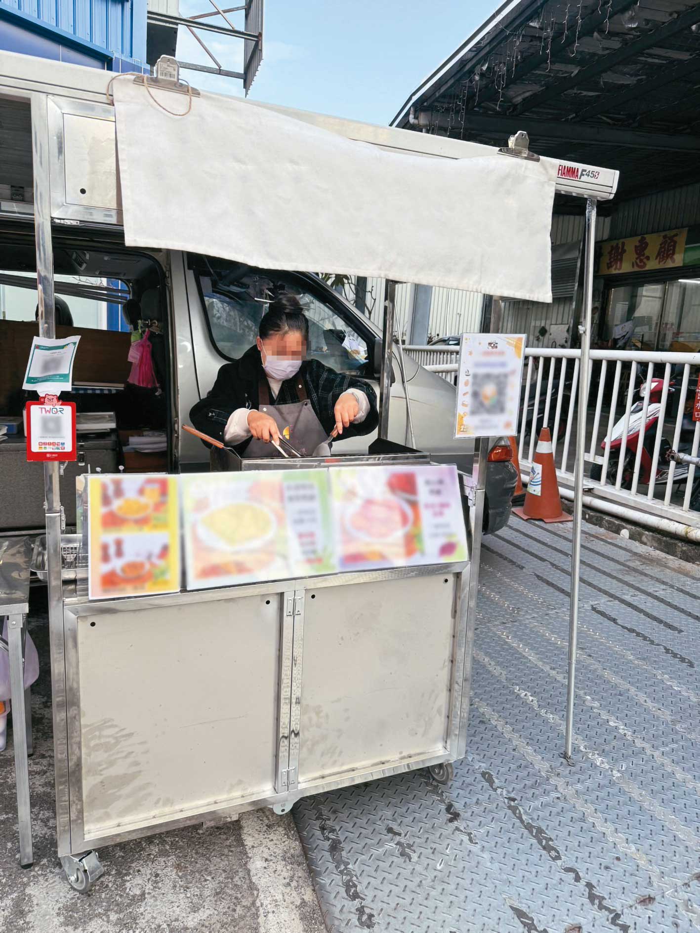 A小姐（圖）在多個縣市經營巡迴餐車，丈夫卻因此被長官誣陷在外兼職。（讀者提供）