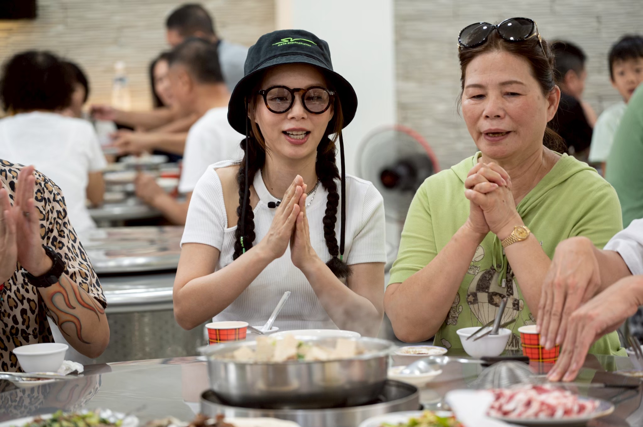 孫淑媚與孫媽媽難得同框出外景。（公視台語台提供）