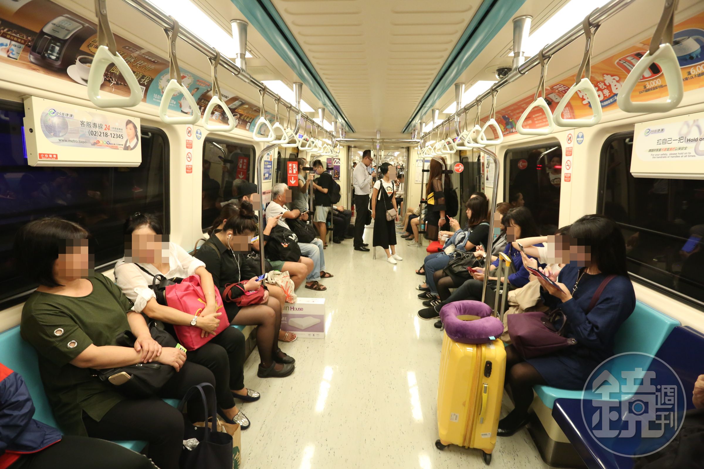 男網友抱怨女友差點害他在捷運上露鳥,阻止女友後沒想到對方大發脾氣。(示意圖,本刊資料照)