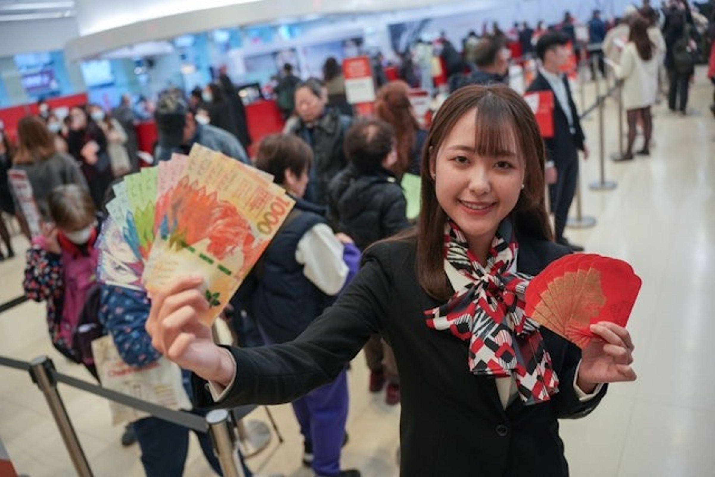 這名女銀行員在滙豐銀行旺角彌敦道分行任職。(翻自《香港01》)