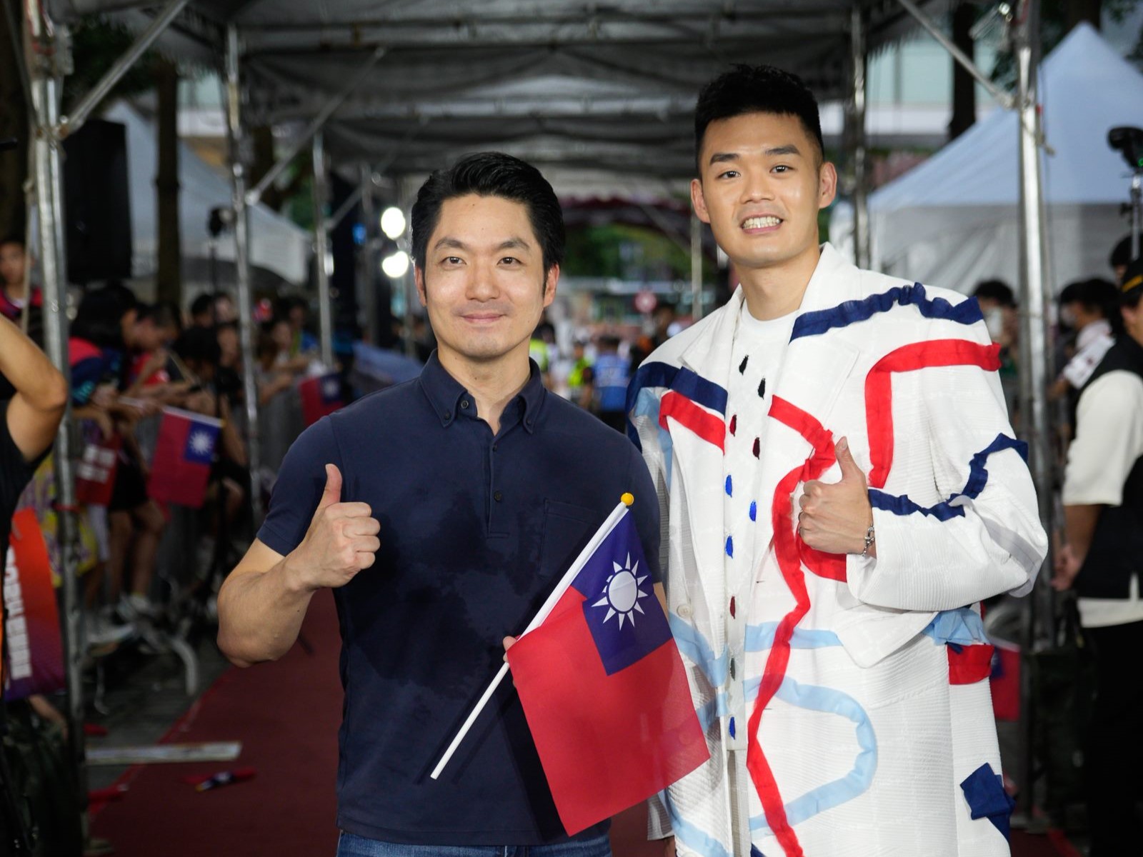 蔣萬安昨在「巴黎奧運英雄時尚派對」宣布要將中山國中前的巷子設別稱為「麟洋路」。（台北市政府提供）