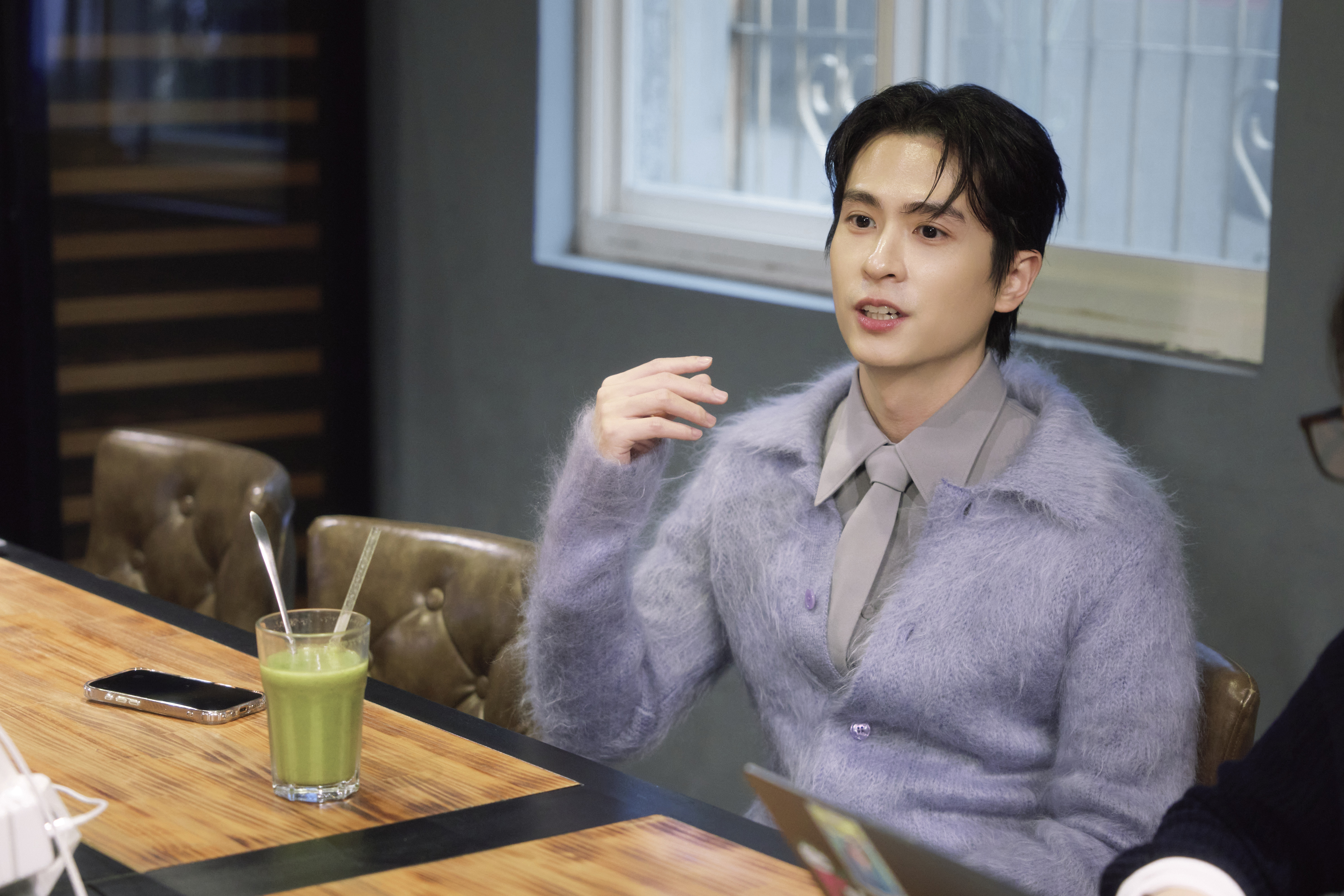 石知田接受媒體訪問暢談拍攝心情。（百澤娛樂提供）