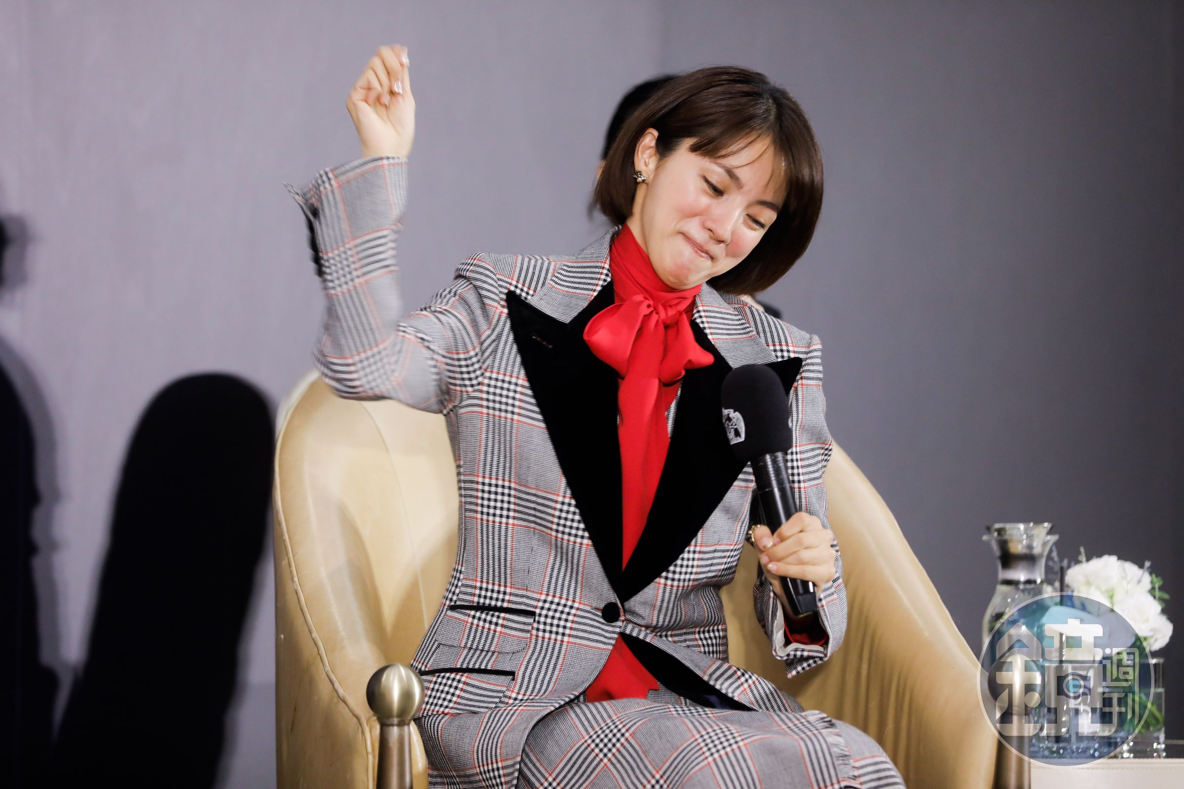 日本女星滿島光想在台灣電影演中菜廚師,作出甩麵糰手勢超可愛。