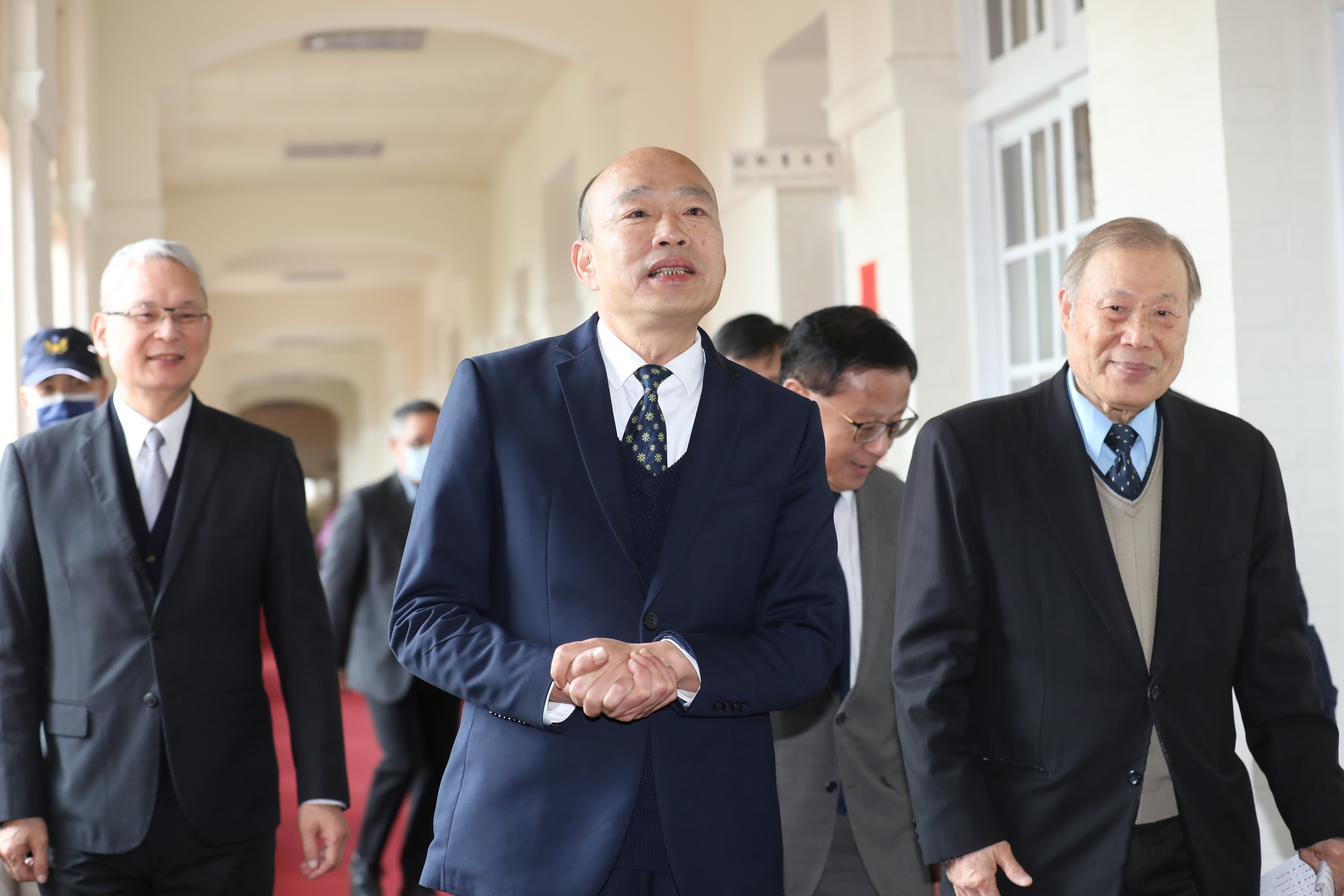 立法院長韓國瑜今上午先率領新任祕書長周萬來，視察院內各單位。