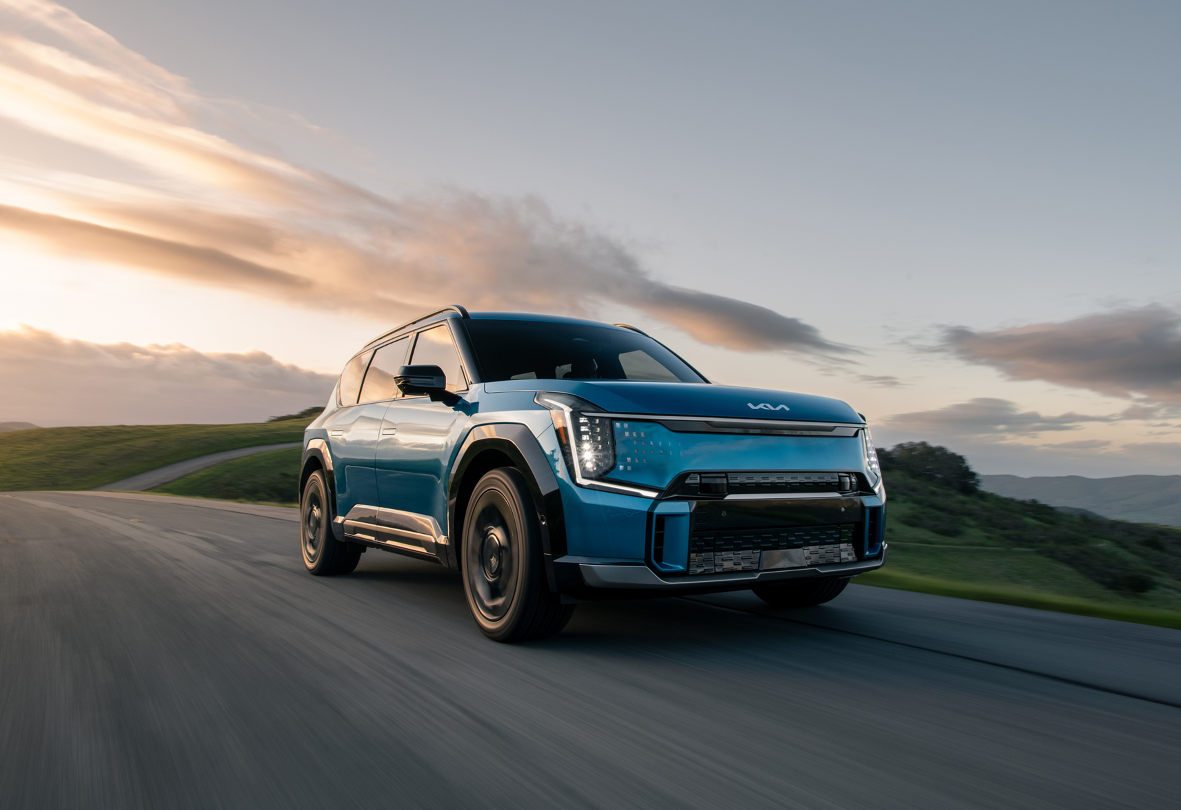 The Kia EV9全新純電智慧旗艦LSUV,再獲2024英國年度風雲車大獎。