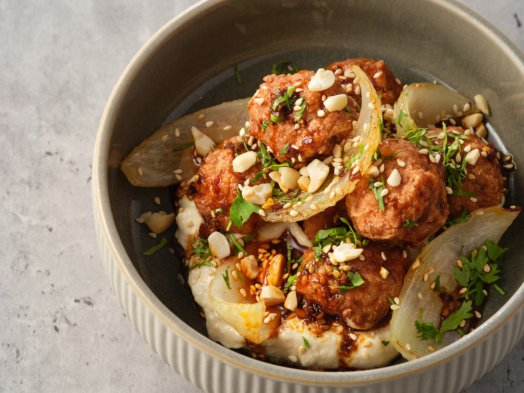 在台北信義區新開幕的「LillA」餐廳，主打融合美國加州自由奔放又兼具亞洲細膩的「新加州料理」。