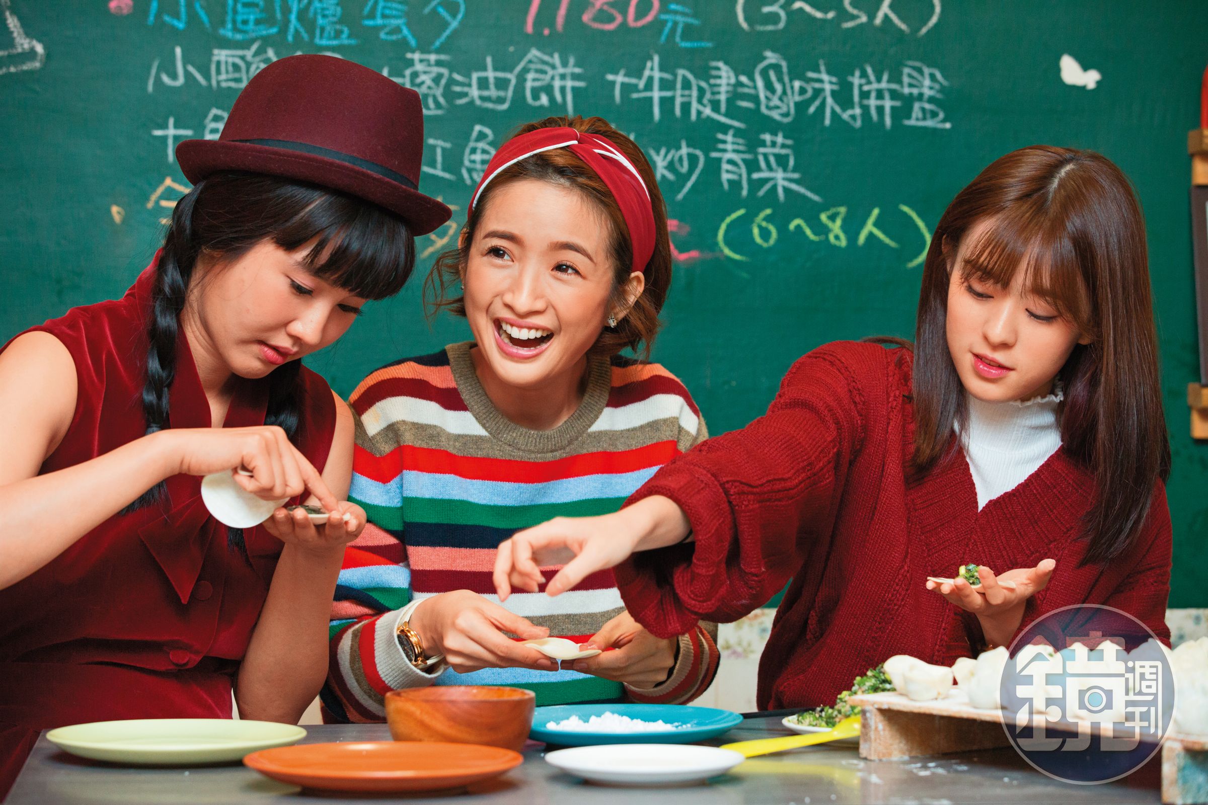 邱偲琹（右）原本是林依晨（中）的同門師妹，後因理念不合而解約離開經紀公司。左為黃心娣。
