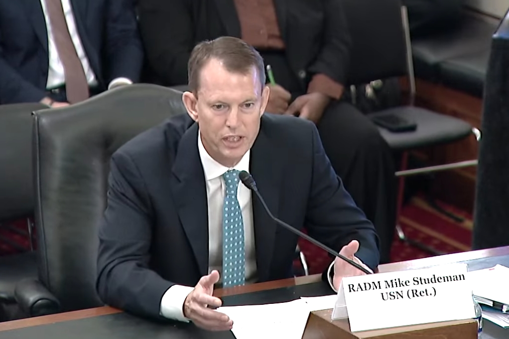 前美軍印太司令部聯二（J2）情報指揮官、退役海軍少將史都德曼警告，中共對台政治戰已進入「黑色手段」階段。（翻攝自Congressional-Executive Commission on China YT）