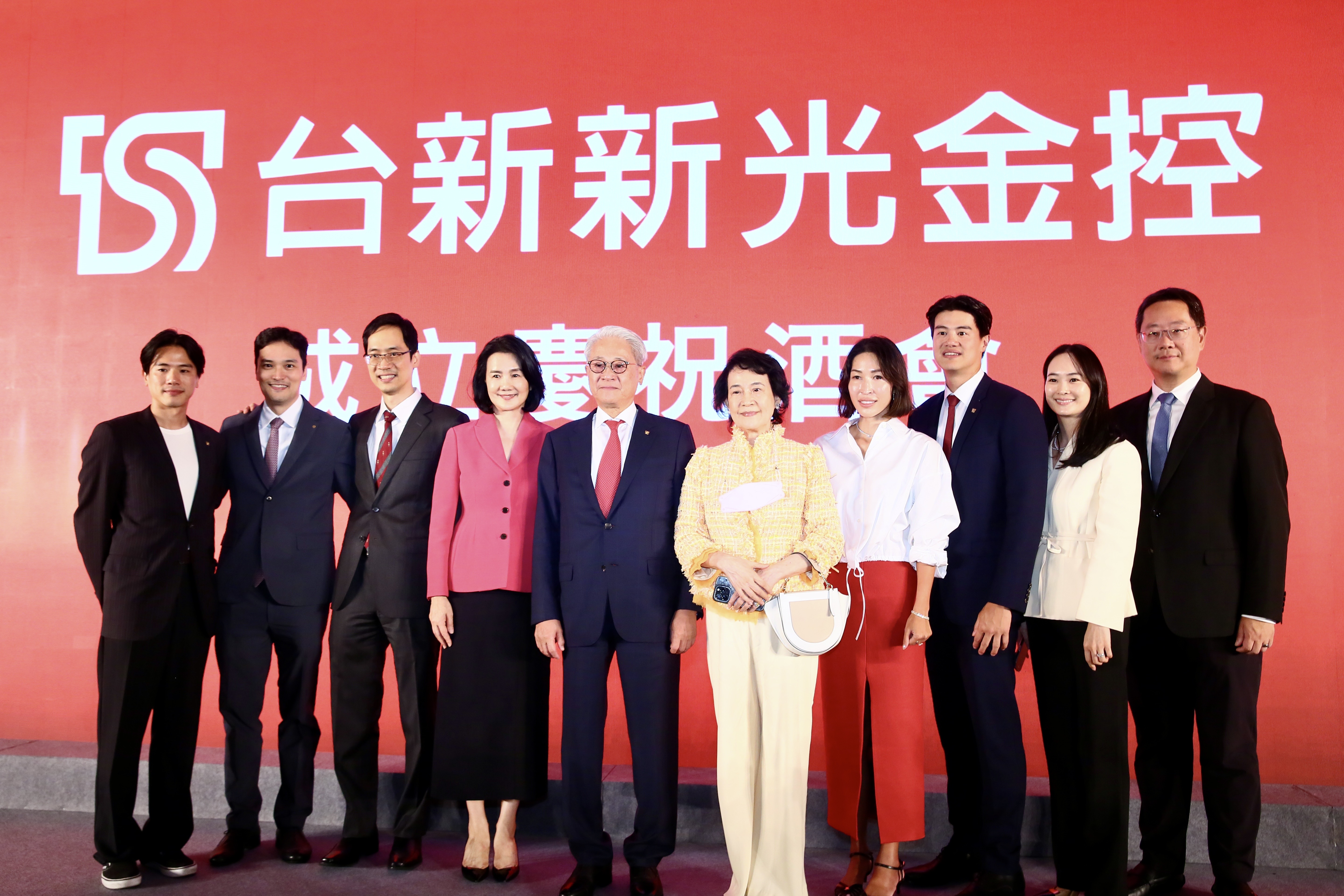 一場盛宴，更是一場「勝宴」，也贏來一場家宴，讓吳家二代、三代聚集。