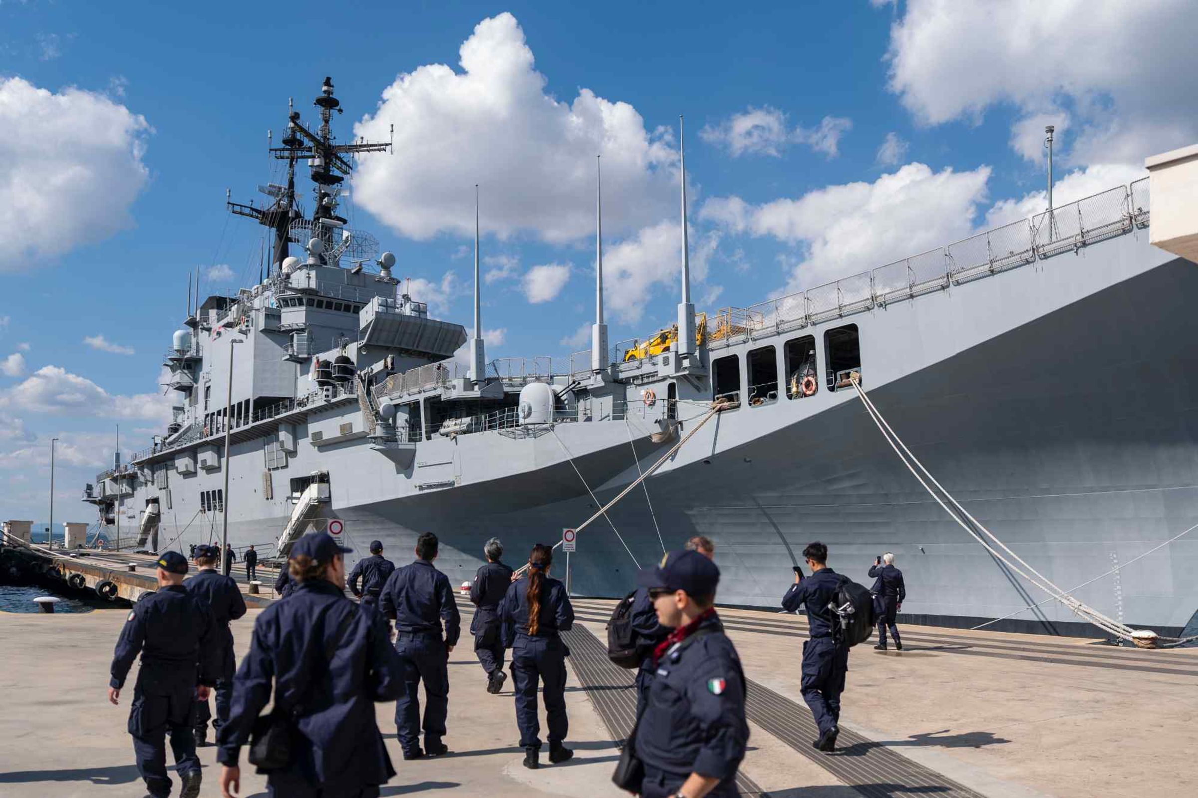 訓練行程在「加里波底航空母艦」（圖）與Nave Carabiniere防潛護衛艦上進行。