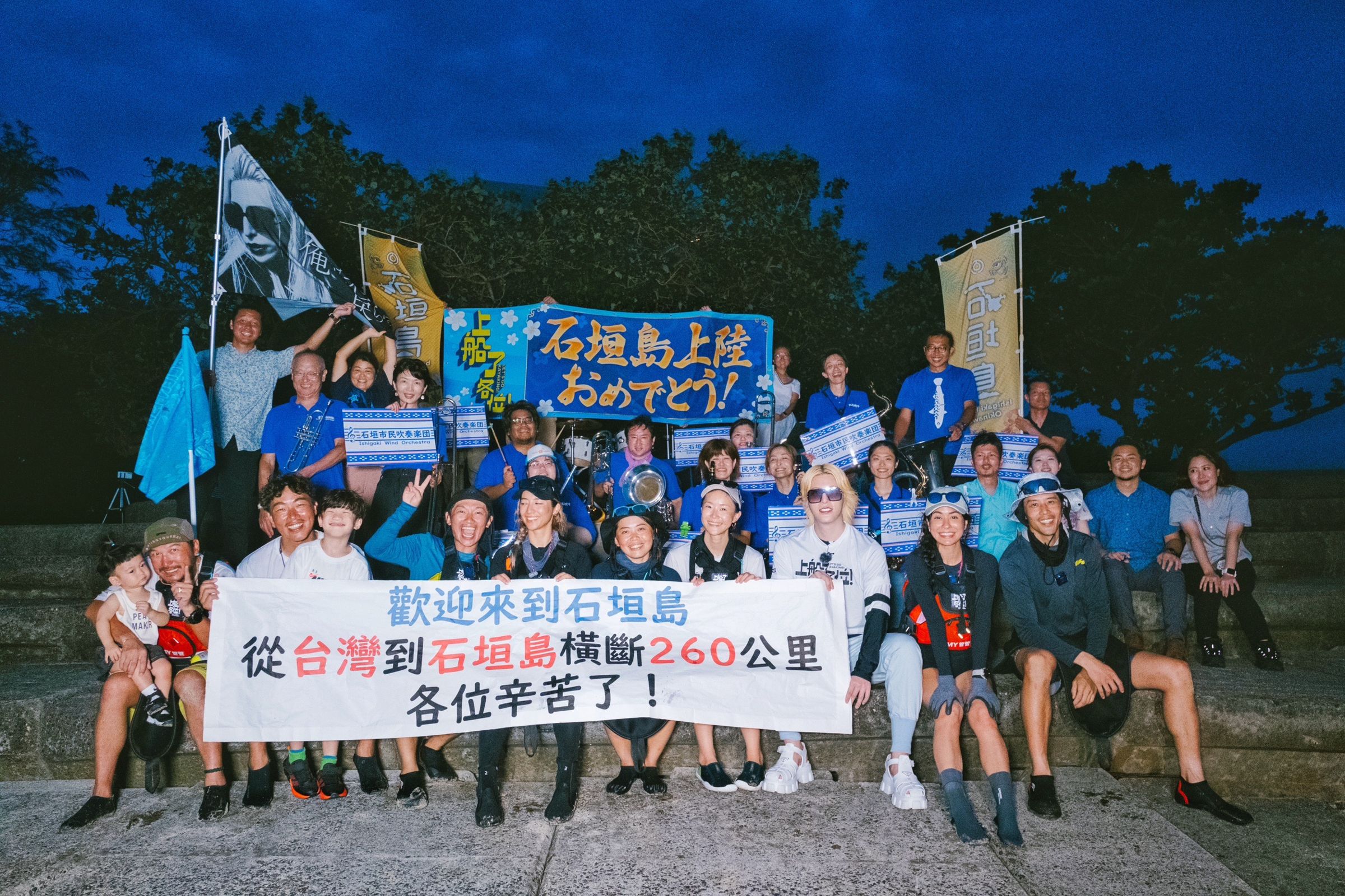 眾人共滑行200公里，經歷55個小時到達石垣島。（三立提供）