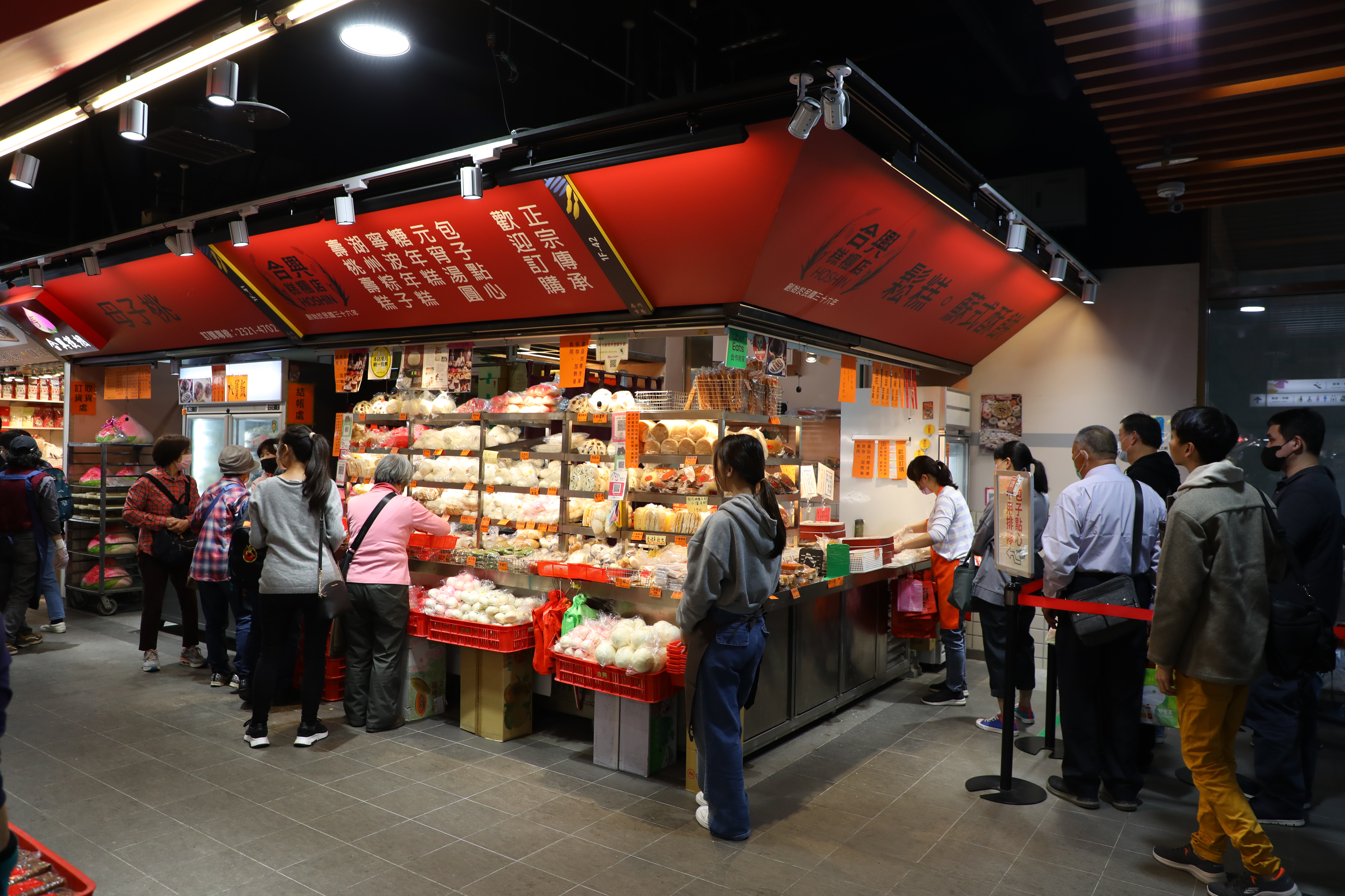 「合興糕糰店」創始於1947年，為南門市場傳承三代的老字號名店。