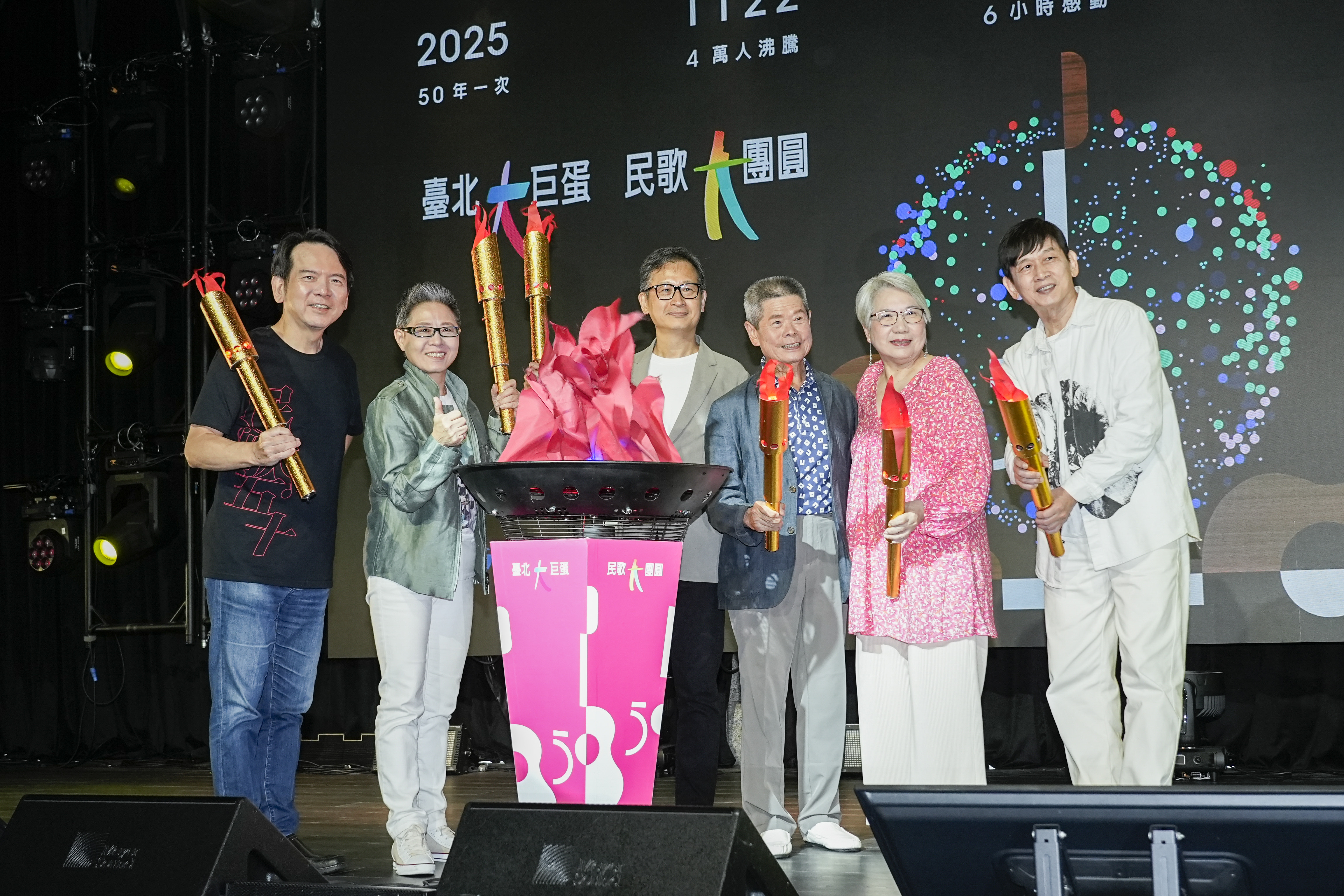 陶曉清、吳楚楚、殷正洋、李建復、丁曉雯及第一代民歌歌手張明智出席宣傳啟動記者會。