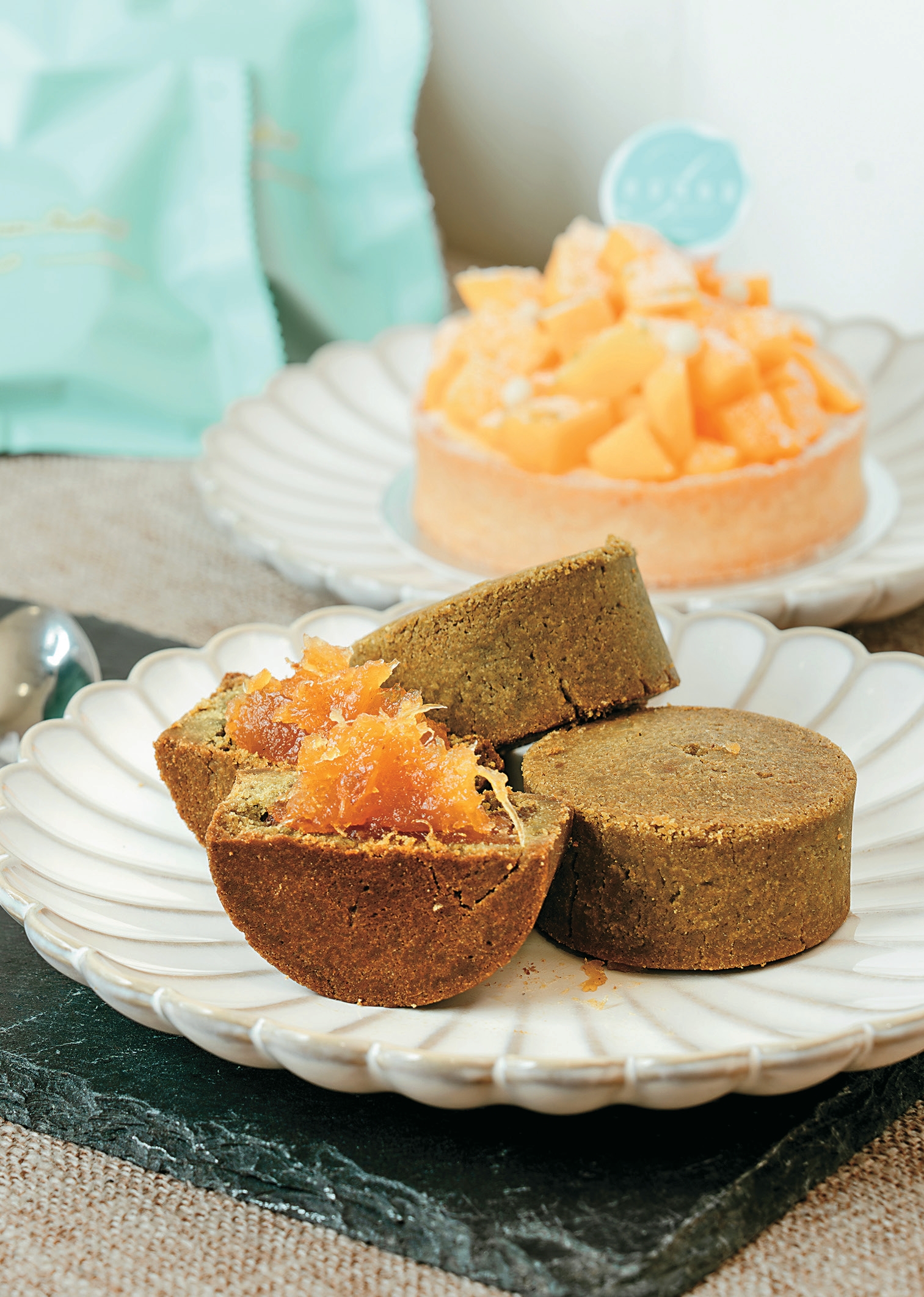 水源市場「索菲烤布蕾」的創新甜點「頂級鵝油土鳳梨酥」。