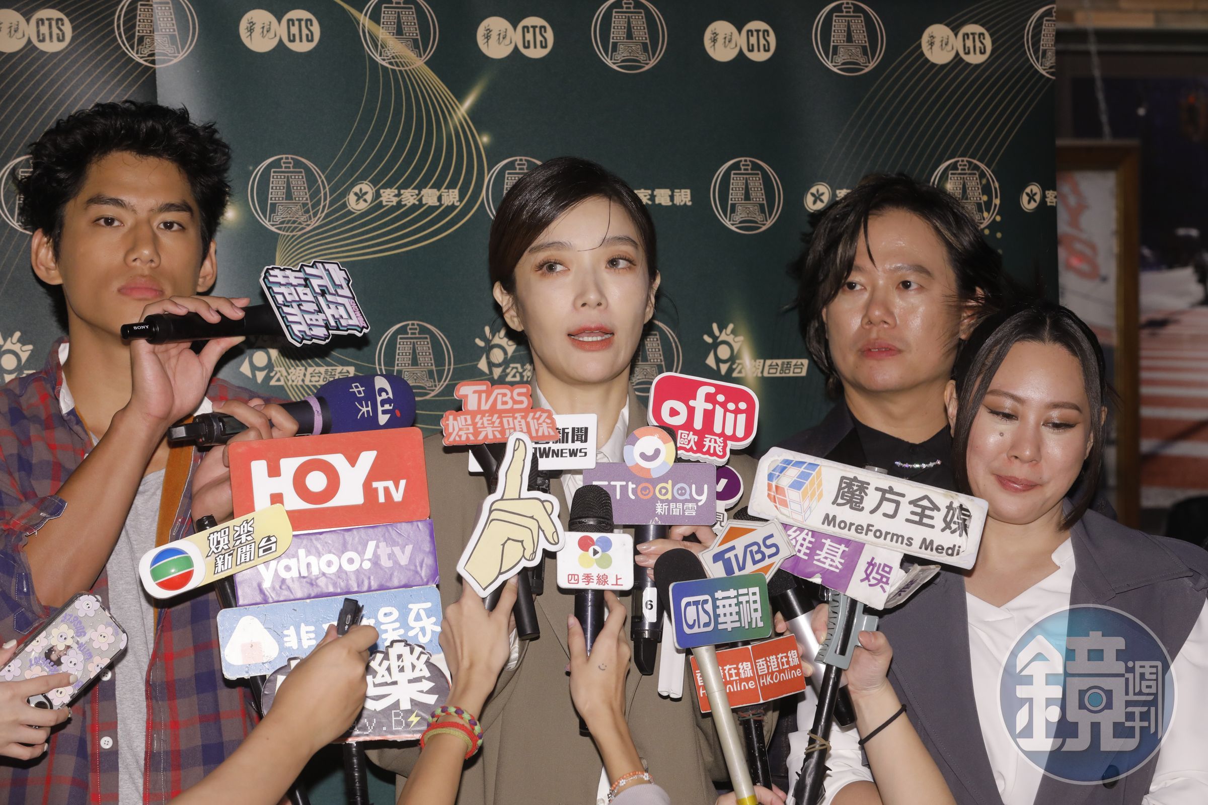 蔡淑臻和蘇瀅、朱軒洋出席公視《村裡來了個暴走女外科》慶功。