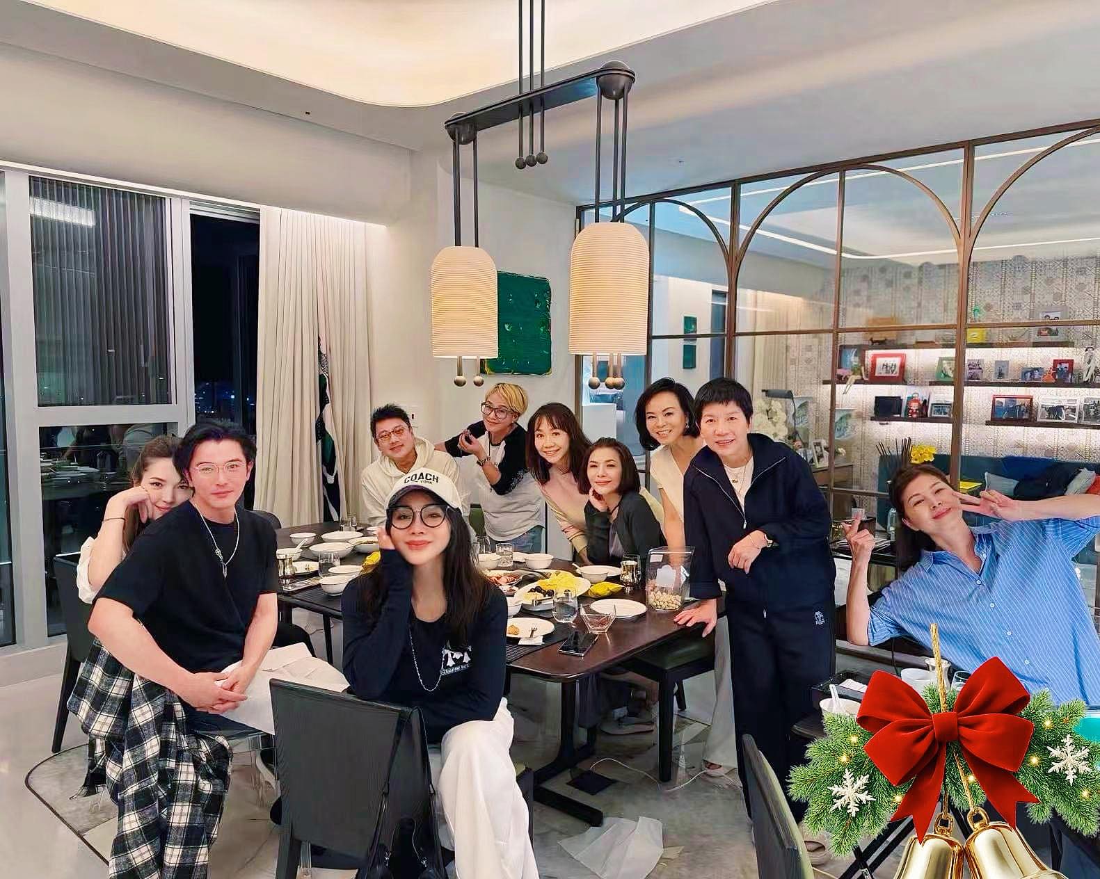 許瑋甯、邱澤、陳美鳳等一眾好友,到張清芳家聚會。(翻攝陳美鳳臉書)