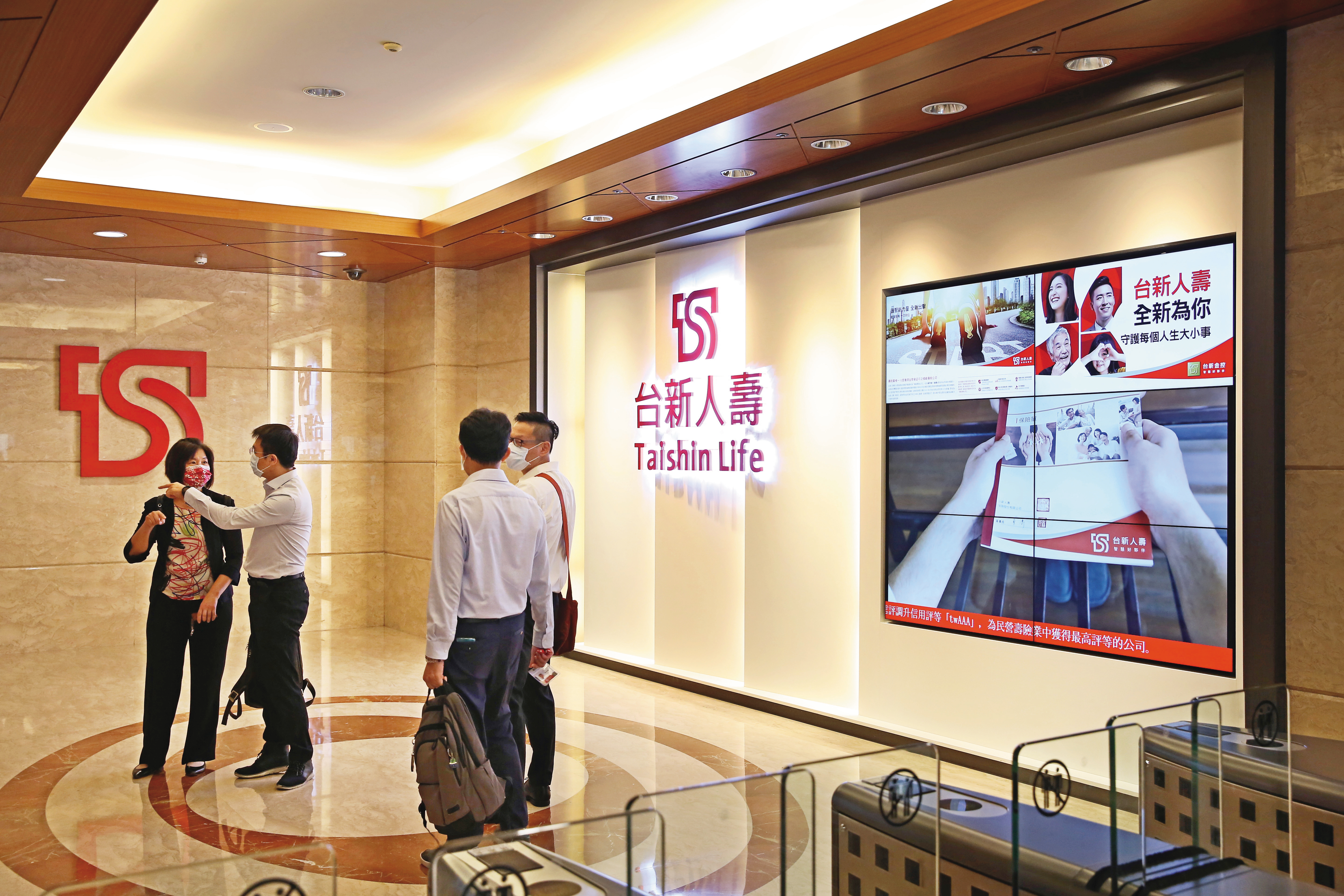 目前仍有台新人壽、新光人壽、遠雄人壽等3家壽險公司，願當保戶第二家正本實支險。