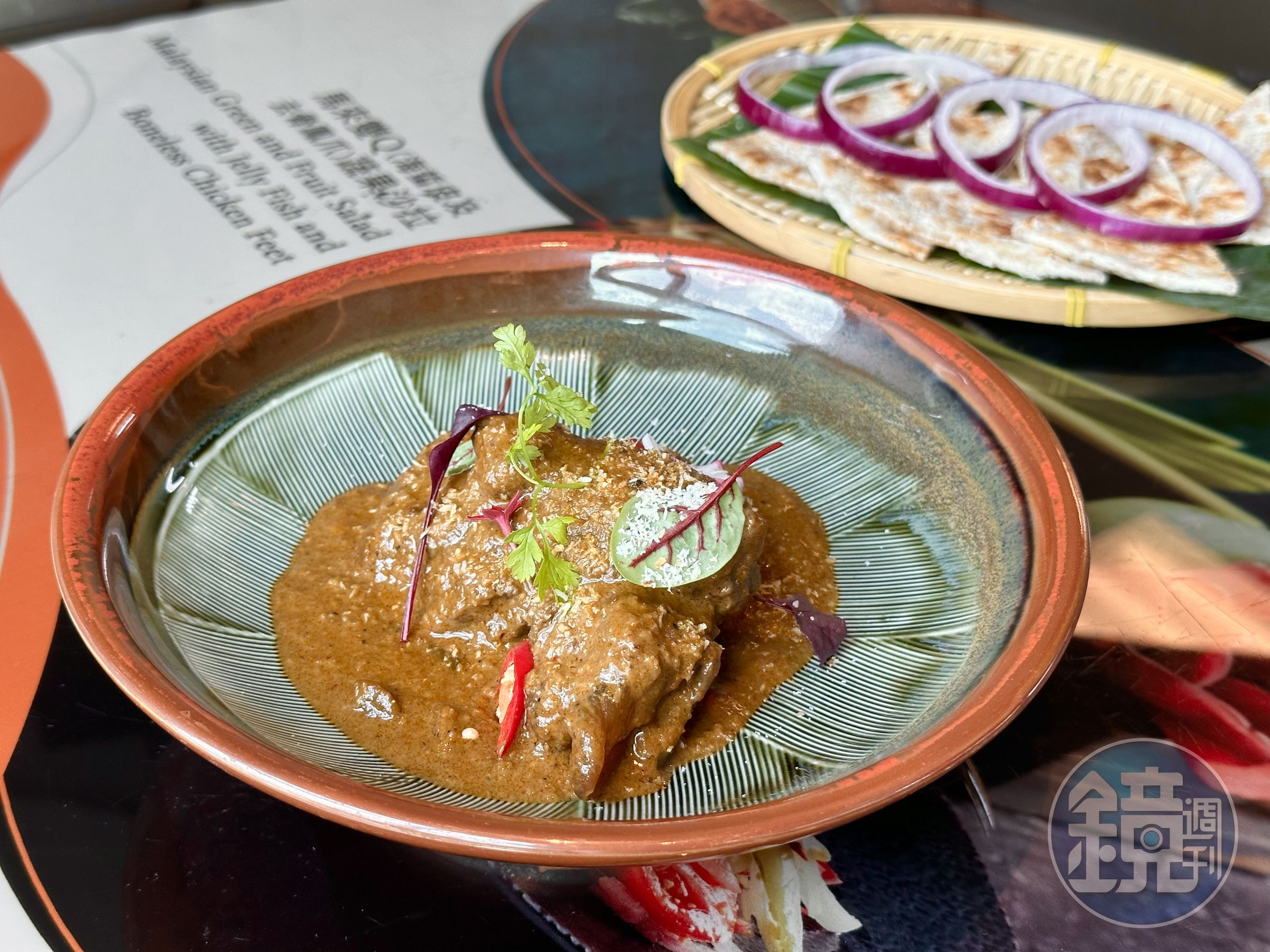 「印尼仁當牛肉佐印度全麥餅」牛肉甜嫩入味,用全麥餅沾醬吃,香料味豐富。(490元/份)